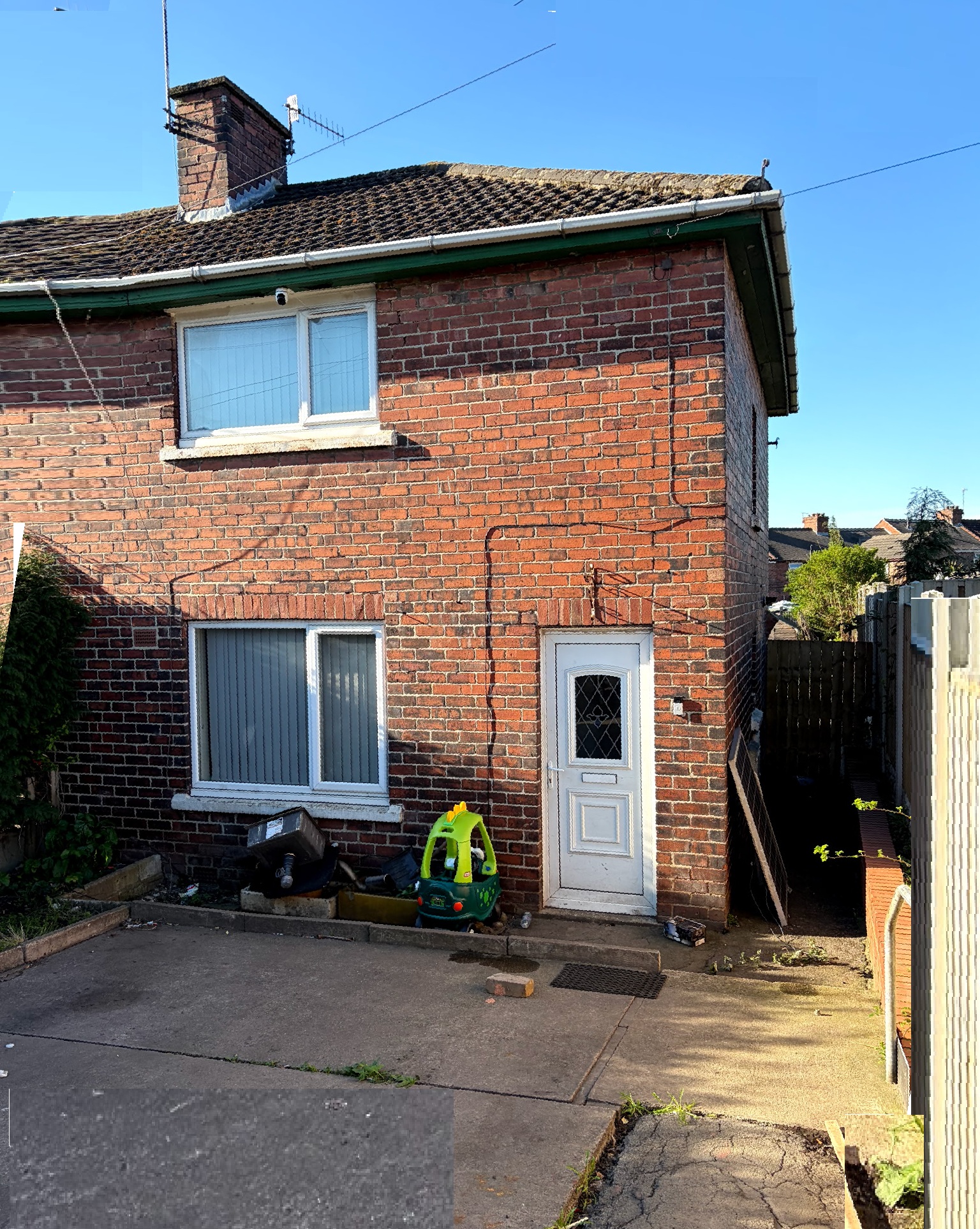 8 Oakdale Place, Rotherham - Two Bedroom Semi-Detached House