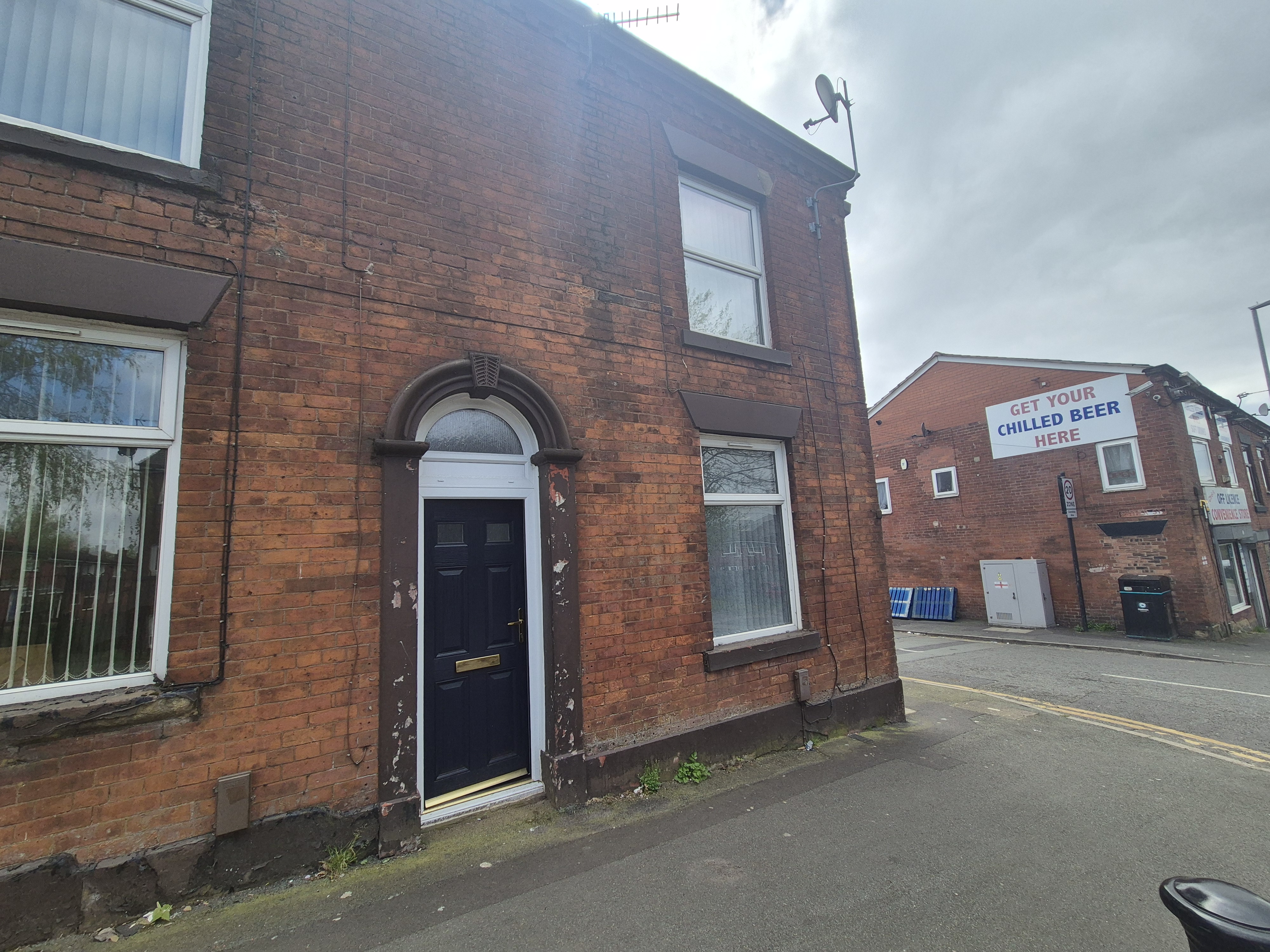 220A Greenacres Road, Oldham - One Bedroom Ground Floor Flat