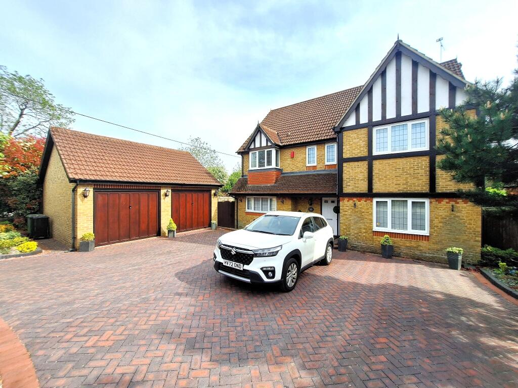 Bush House, Botley Road - Substantial Detached Property