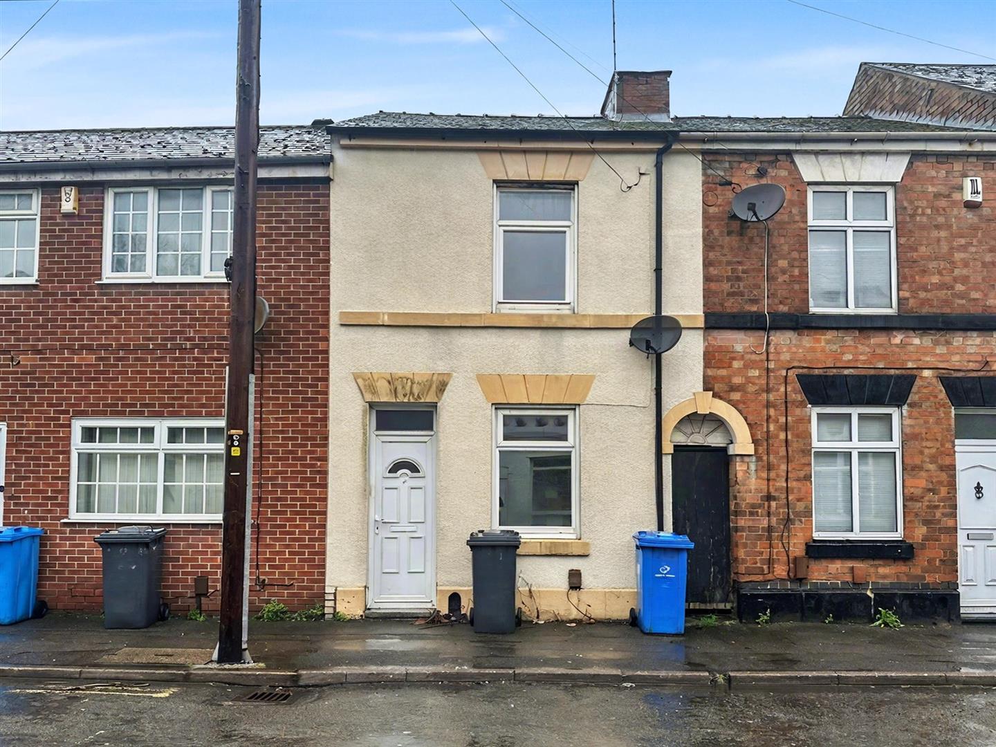 Three Bedroom Mid Terraced House