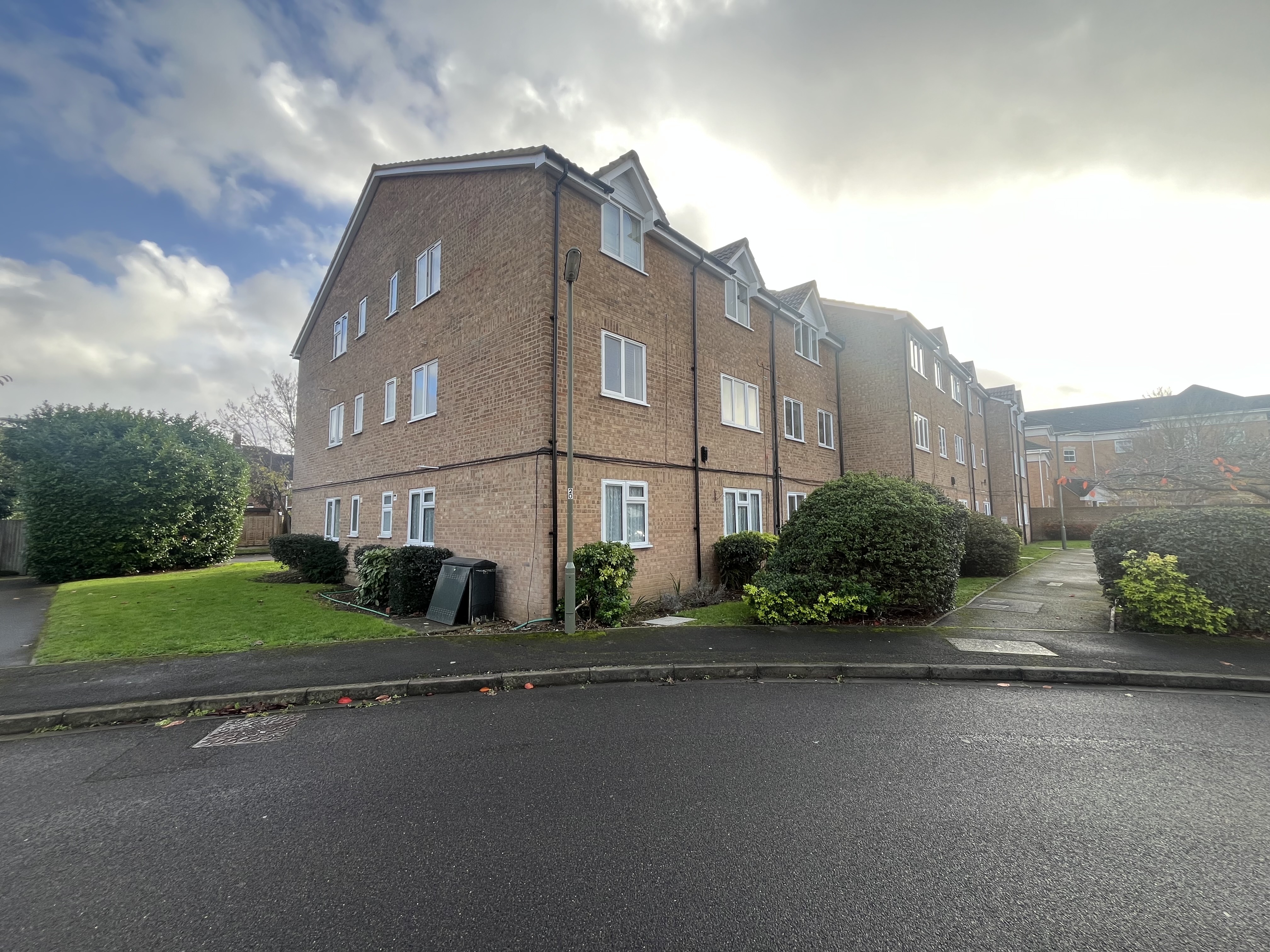 109 Seymour Way, Sunbury-On-Thames TW16 7NL