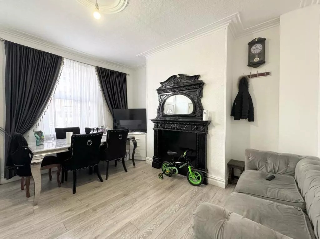 96 Bayswater Mount, Leeds LS8 5LW