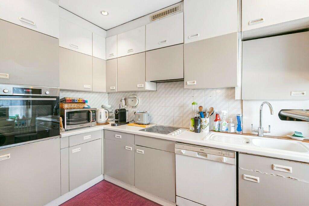 Flat 12, 53-55 Lancaster Gate, London W2 3NA