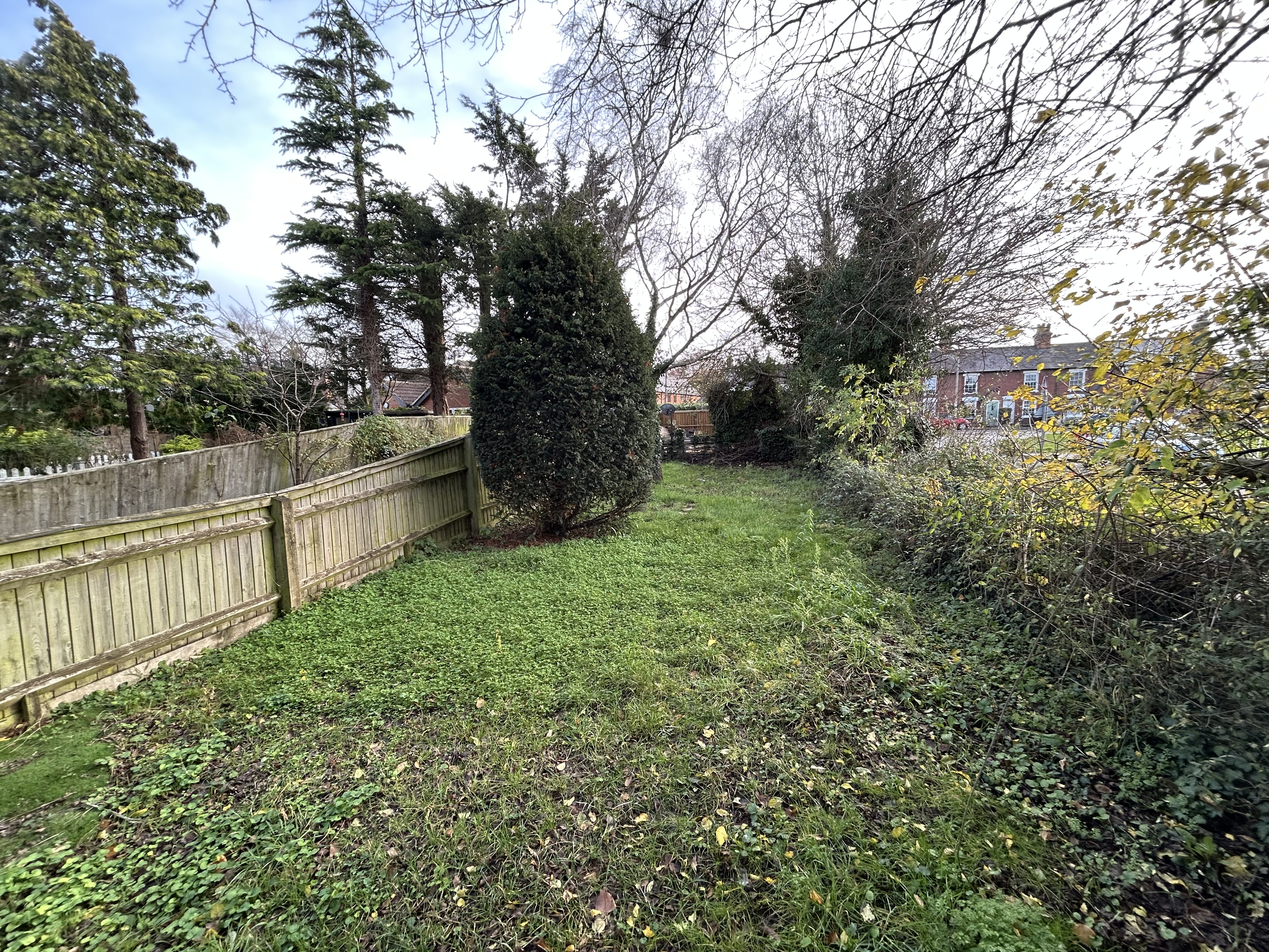 1 Ballards Row, College Road South, Aston Clinton, Aylesbury HP22 5EY