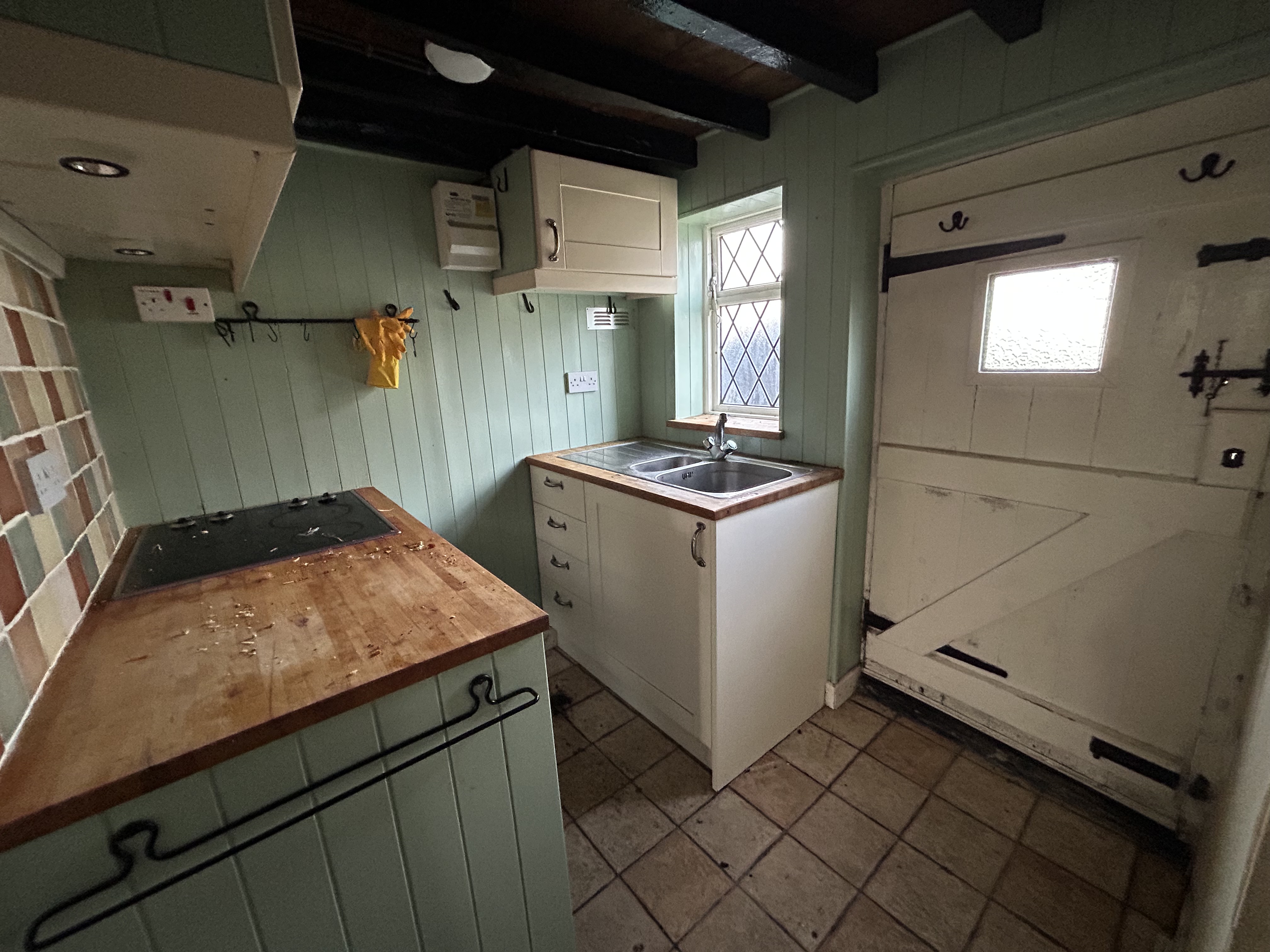 1 Ballards Row, College Road South, Aston Clinton, Aylesbury HP22 5EY