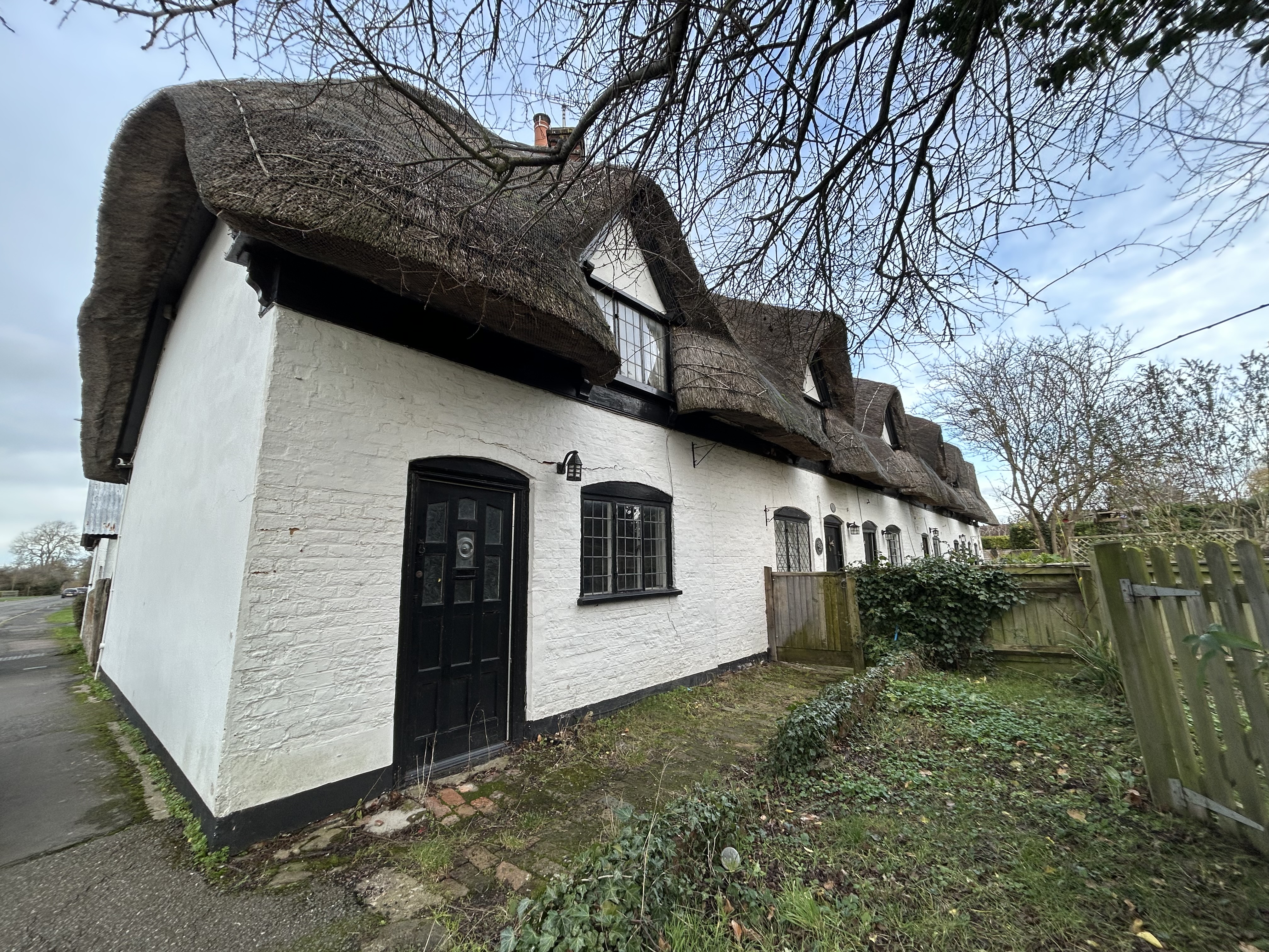 1 Ballards Row, College Road South, Aston Clinton, Aylesbury HP22 5EY