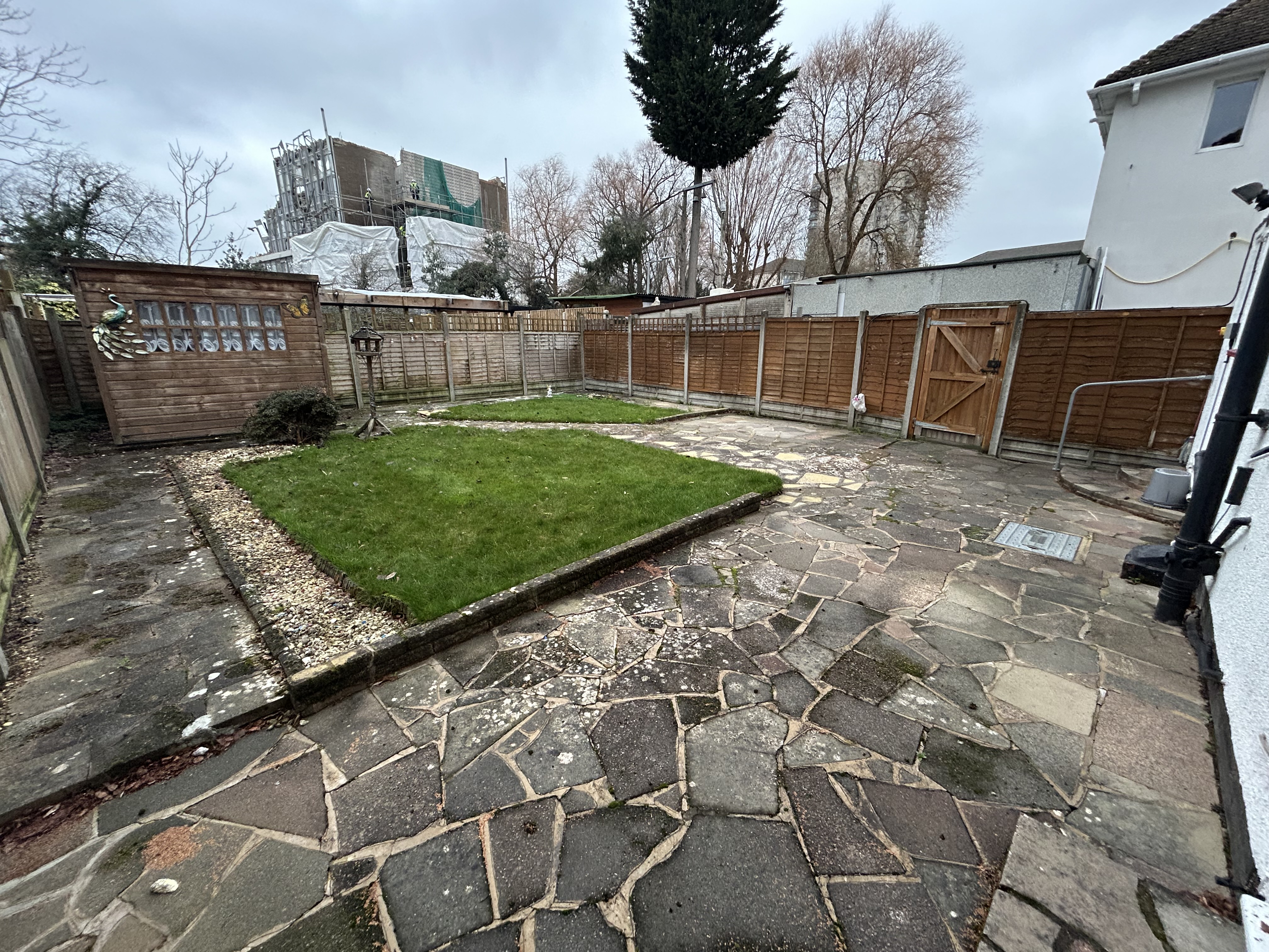 35 Eldon Avenue, Borehamwood WD6 1NL