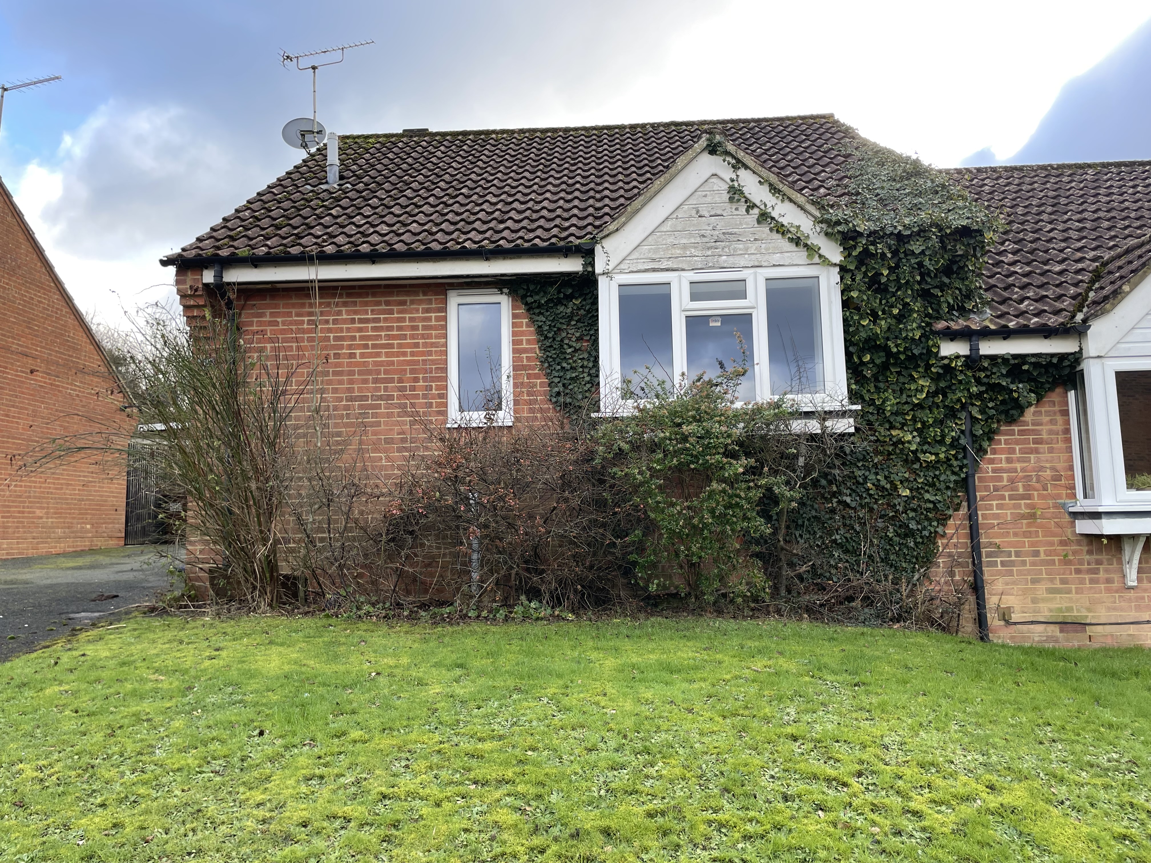 45 Heathfield Gardens, Robertsbridge TN32 5BD image 2