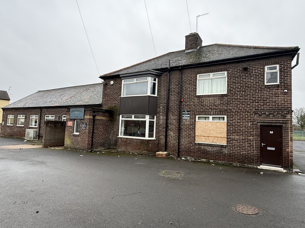 Former Club Premises & House, 88 Weeland Road, Knottingley, West Yorkshire WF11 8AR