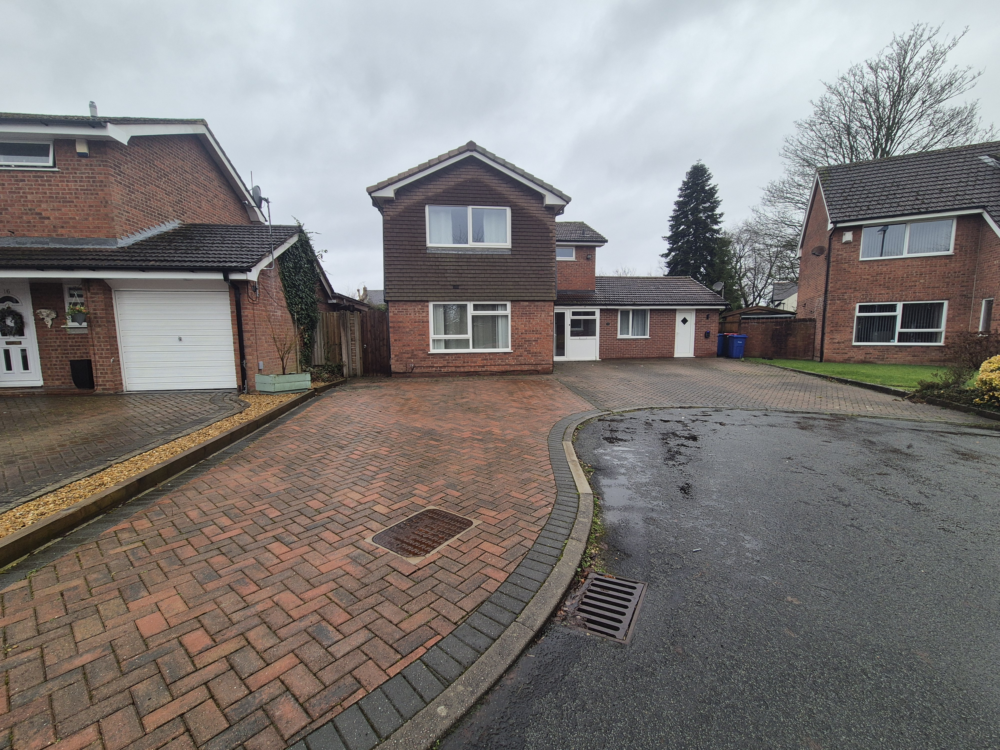 17 Isherwood Close, Fearnhead, Warrington WA2 0DJ
