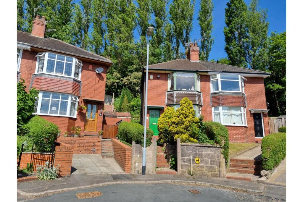 Semi Detached House in Desirable Residential Location