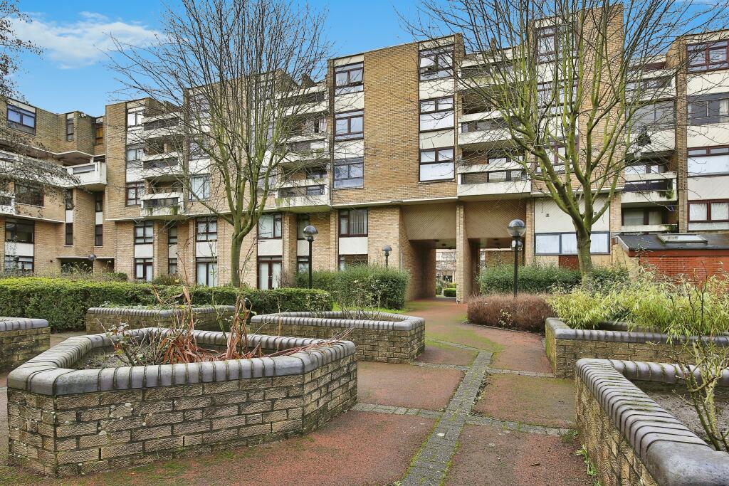 54 Kenilworth Court, Washington, Tyne and Wear NE37 3EA