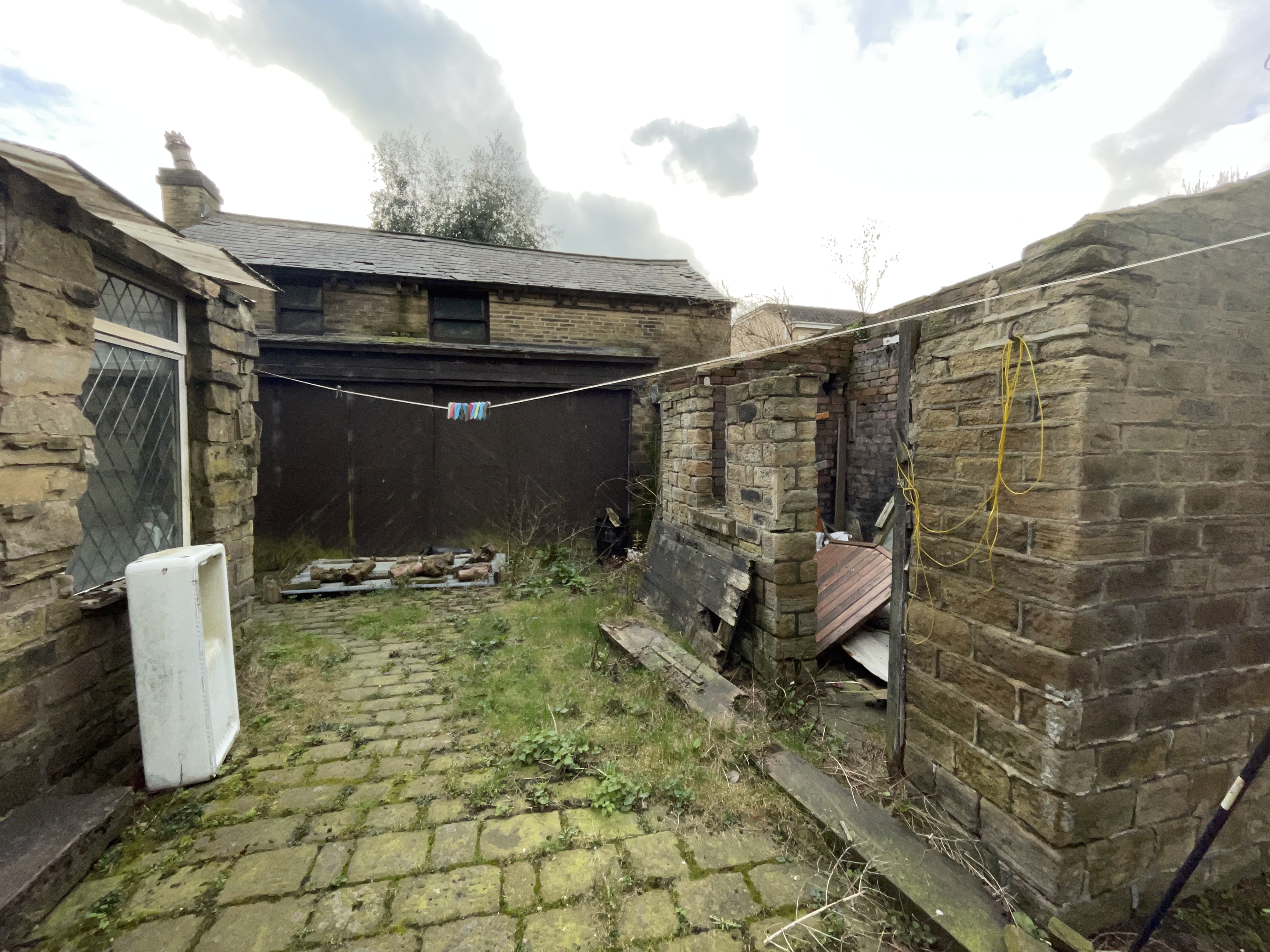 71 Halifax Road, Huddersfield, West Yorkshire HD3 3BR