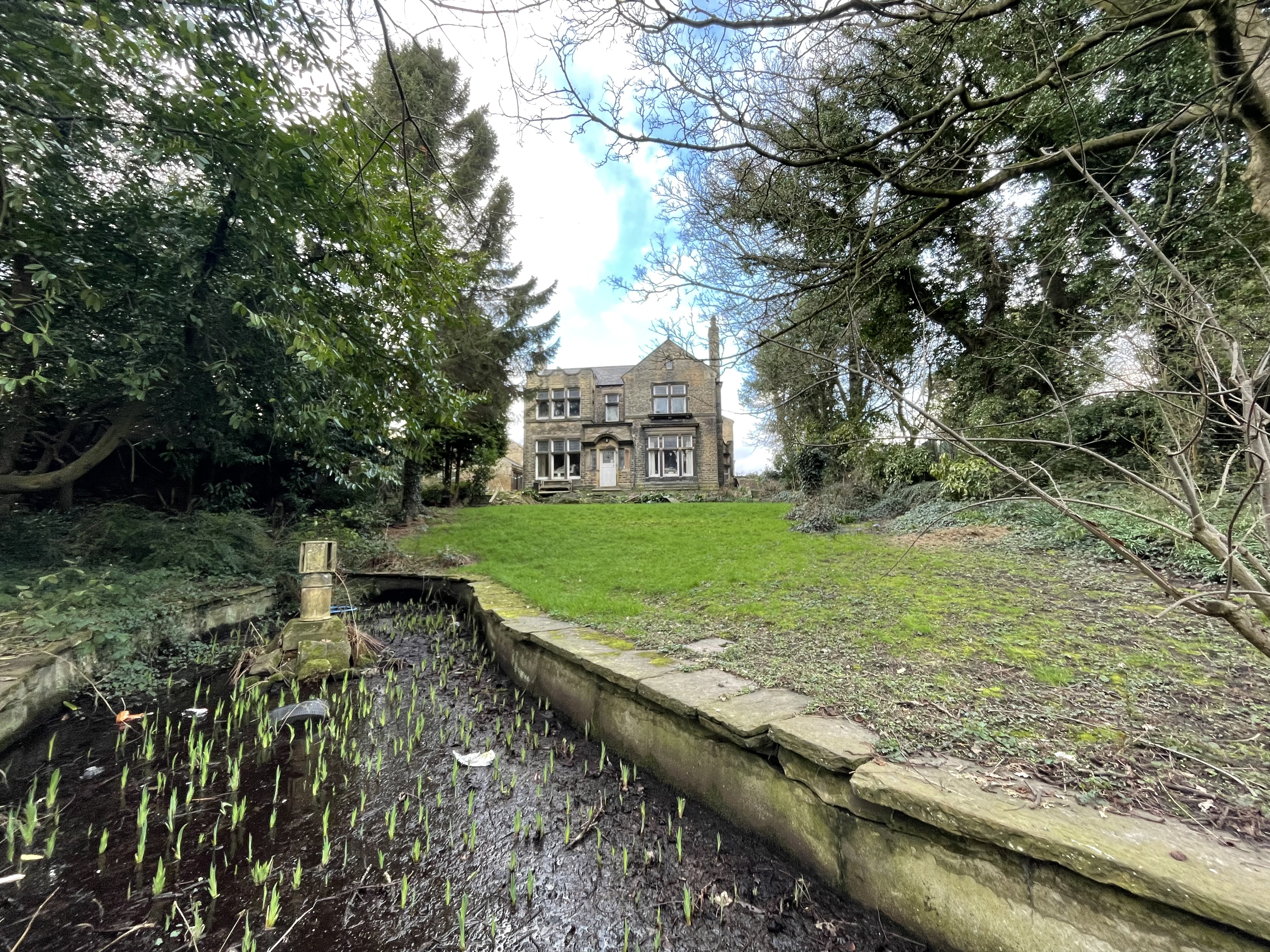 71 Halifax Road, Huddersfield, West Yorkshire HD3 3BR