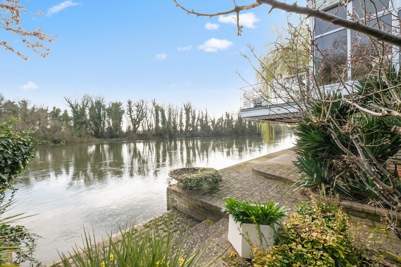 Highlands Cottage, Fishery Road, Bray, Maidenhead, Berkshire SL6 1UP