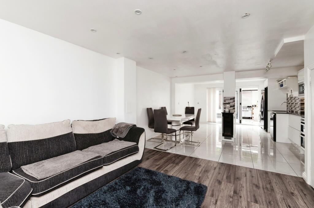 44 Beeston Courts, Basildon, Essex SS15 5FP