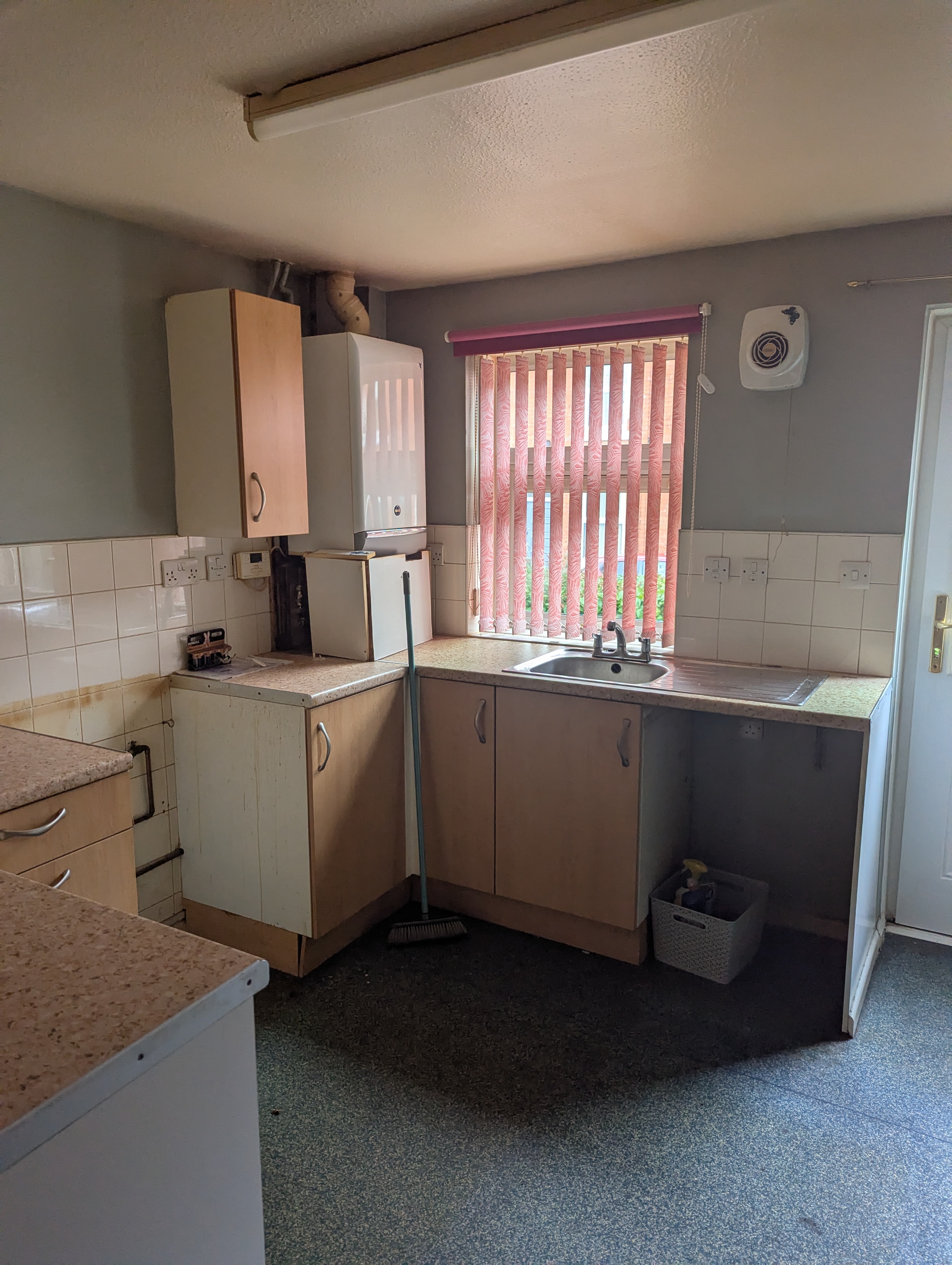 18 Shardale Gardens, Nottingham, Nottinghamshire NG6 0BW