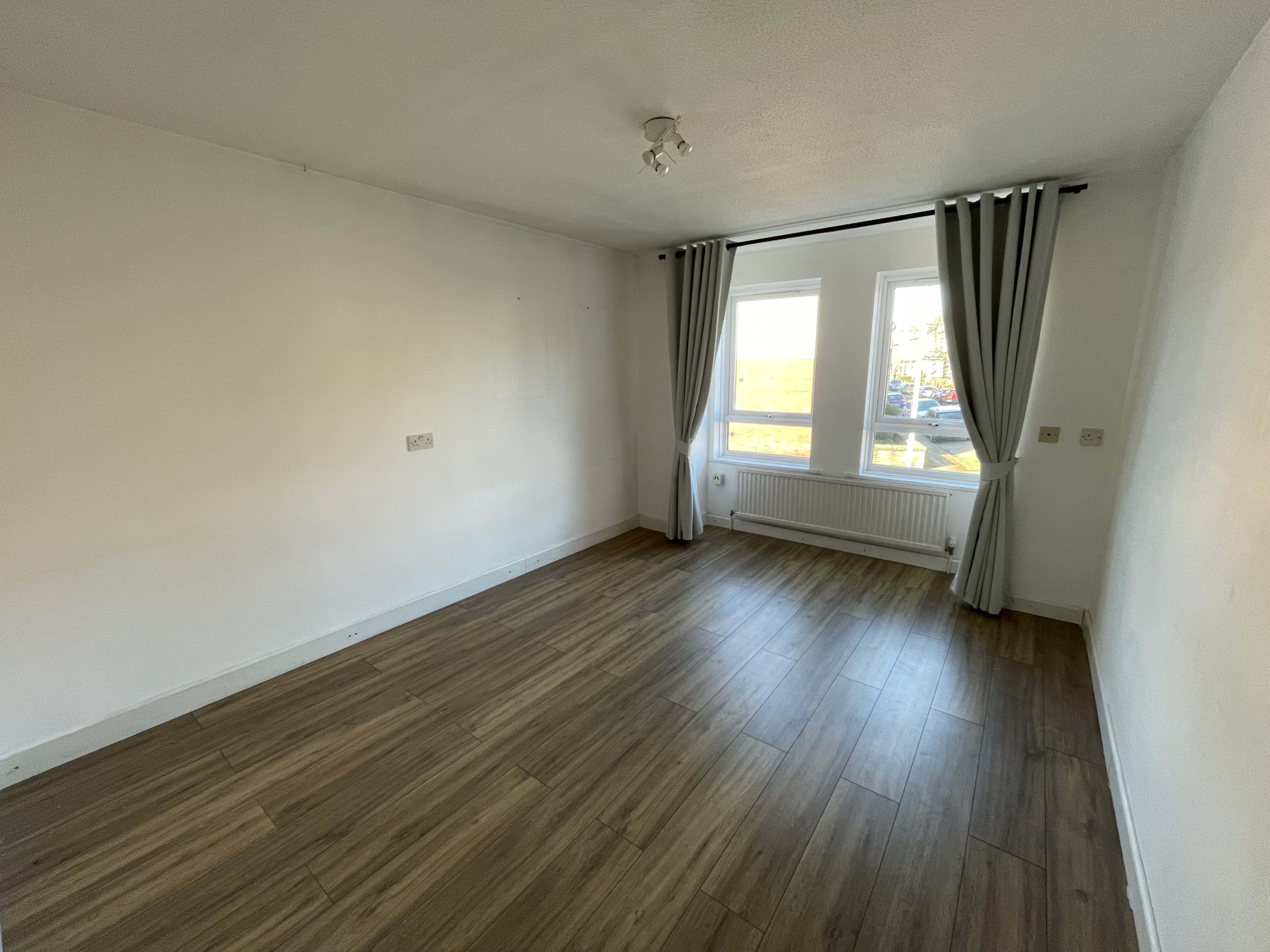 F 16 Hall Court, Sholebroke Avenue, Leeds, West Yorkshire LS7 3HD