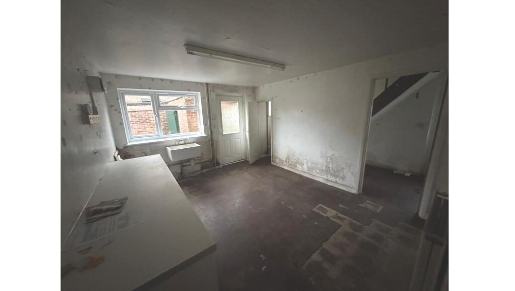 1 Shute Avenue, Watchfield, Swindon, Oxfordshire SN6 8SX