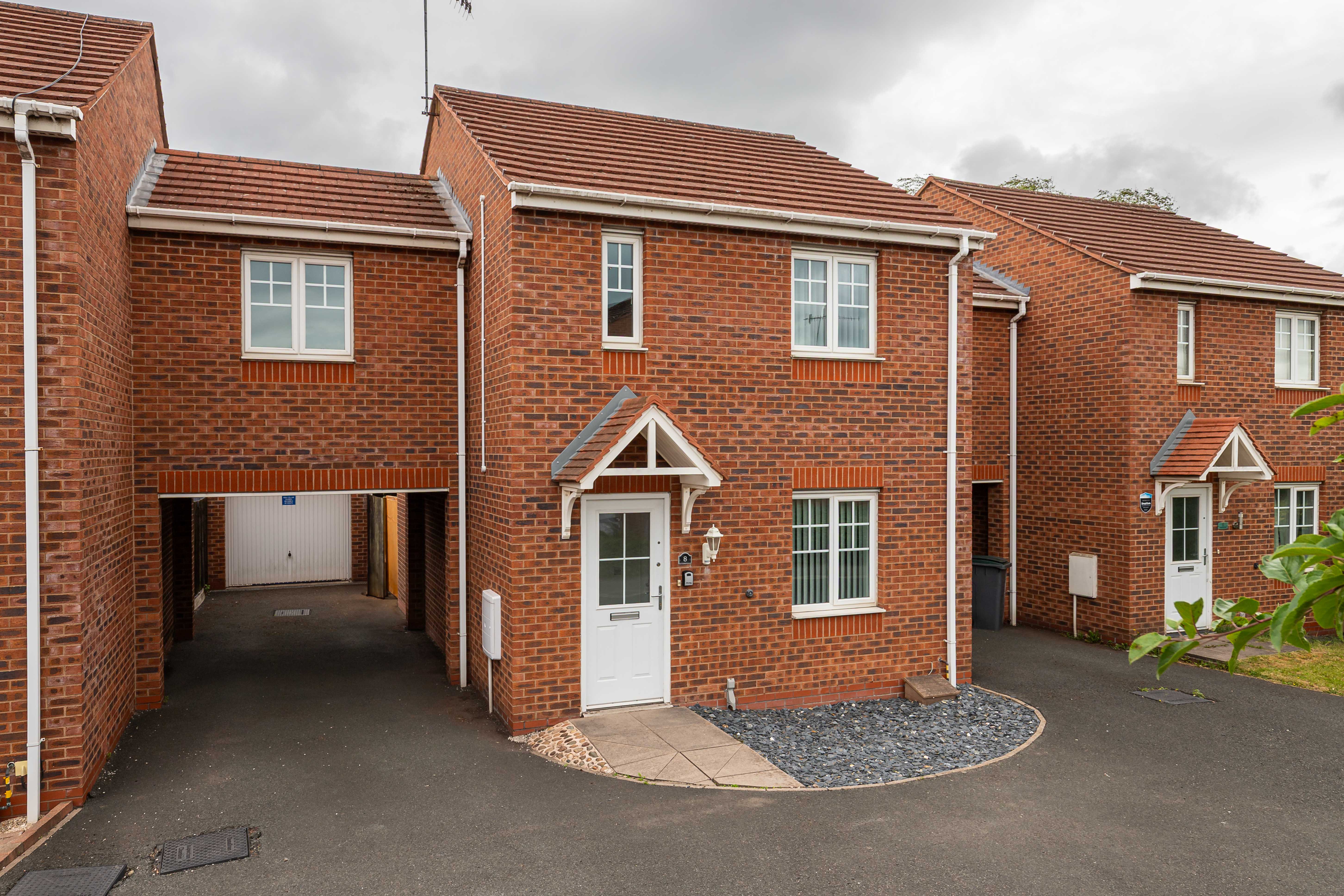 8 Waterlily Close, Stoke-On-Trent, Staffordshire ST1 5PY