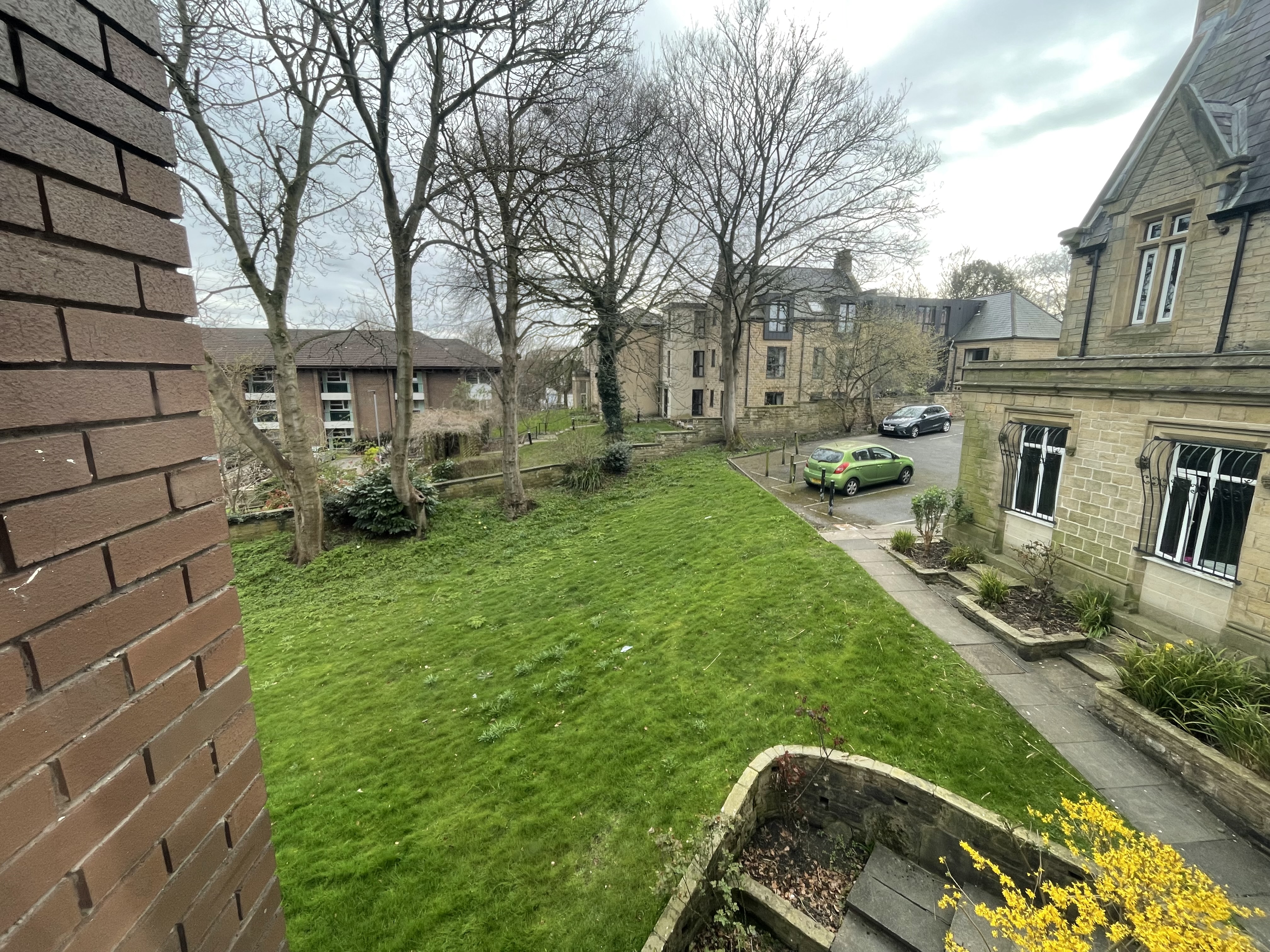 Room 27, St. Anns Lodge, St. Anns Lane, Leeds, West Yorkshire LS4 2SJ