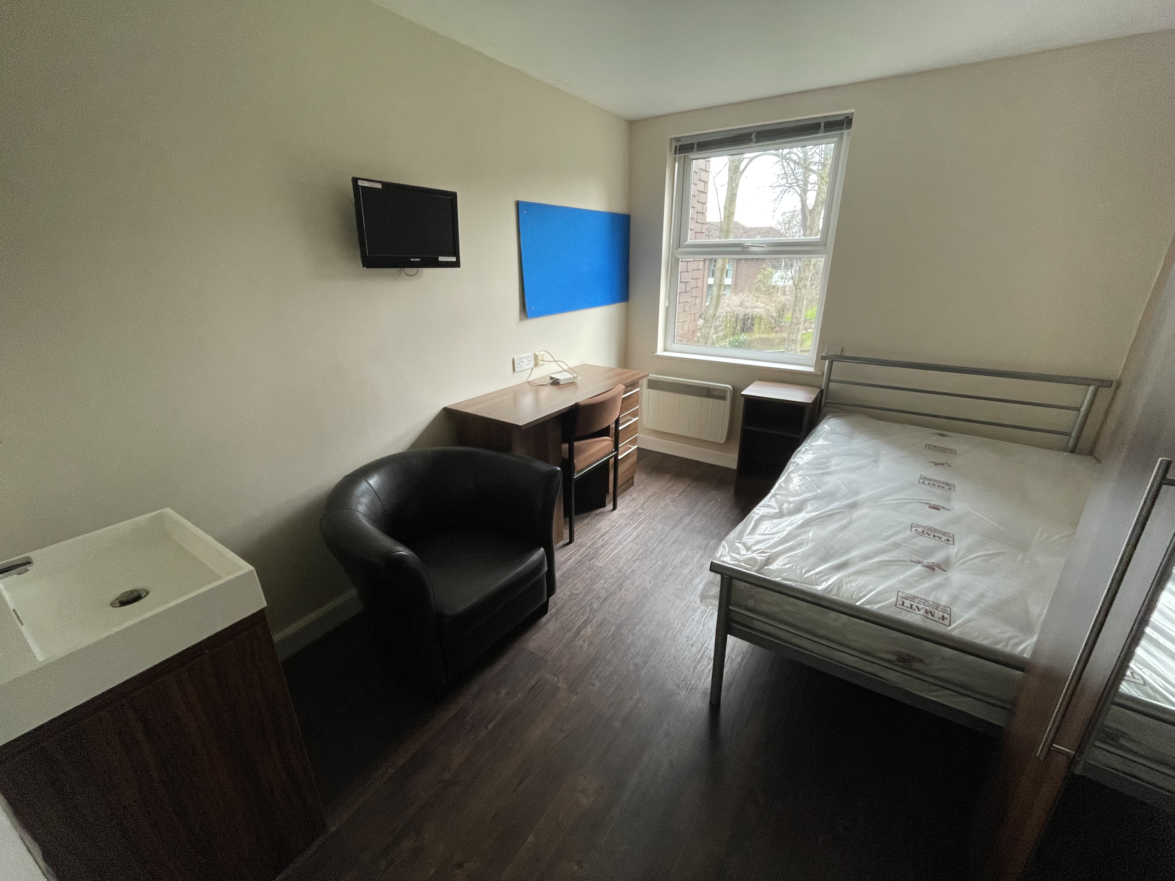 Room 27, St. Anns Lodge, St. Anns Lane, Leeds, West Yorkshire LS4 2SJ