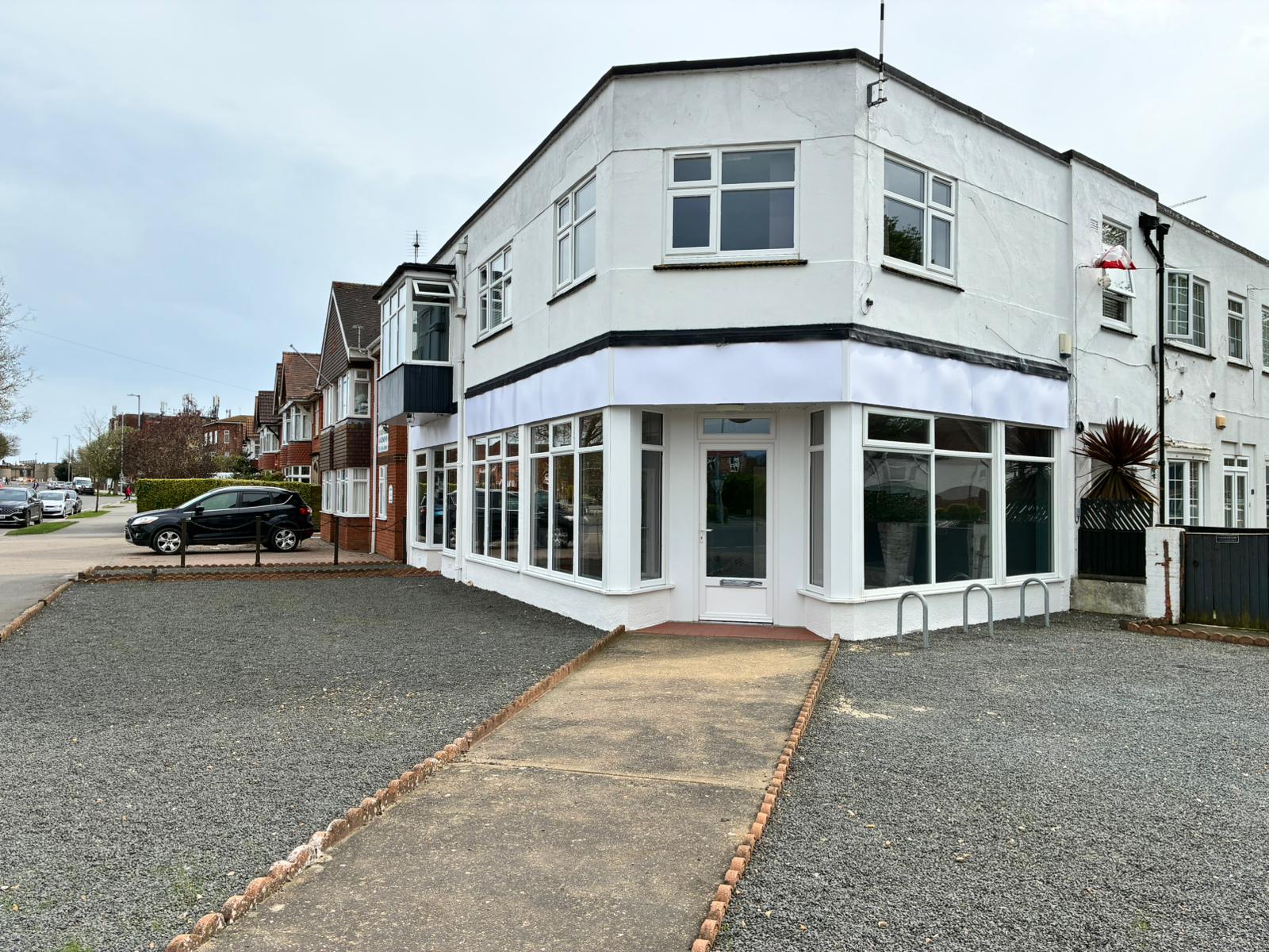 32 - 34 Castleton Boulevard, Skegness, Lincolnshire PE25 2TX