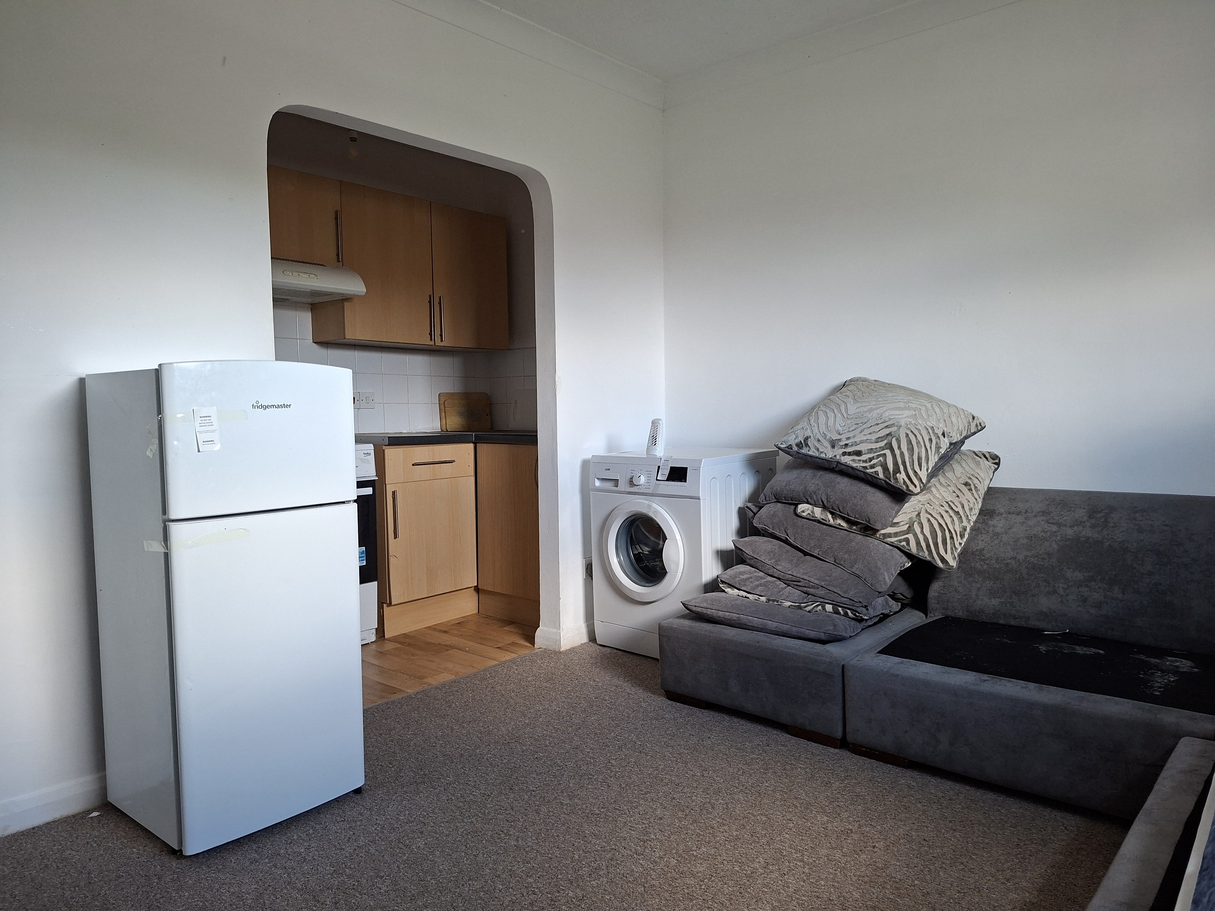 Flat 6, 53 South Terrace, Littlehampton, West Sussex BN17 5LE