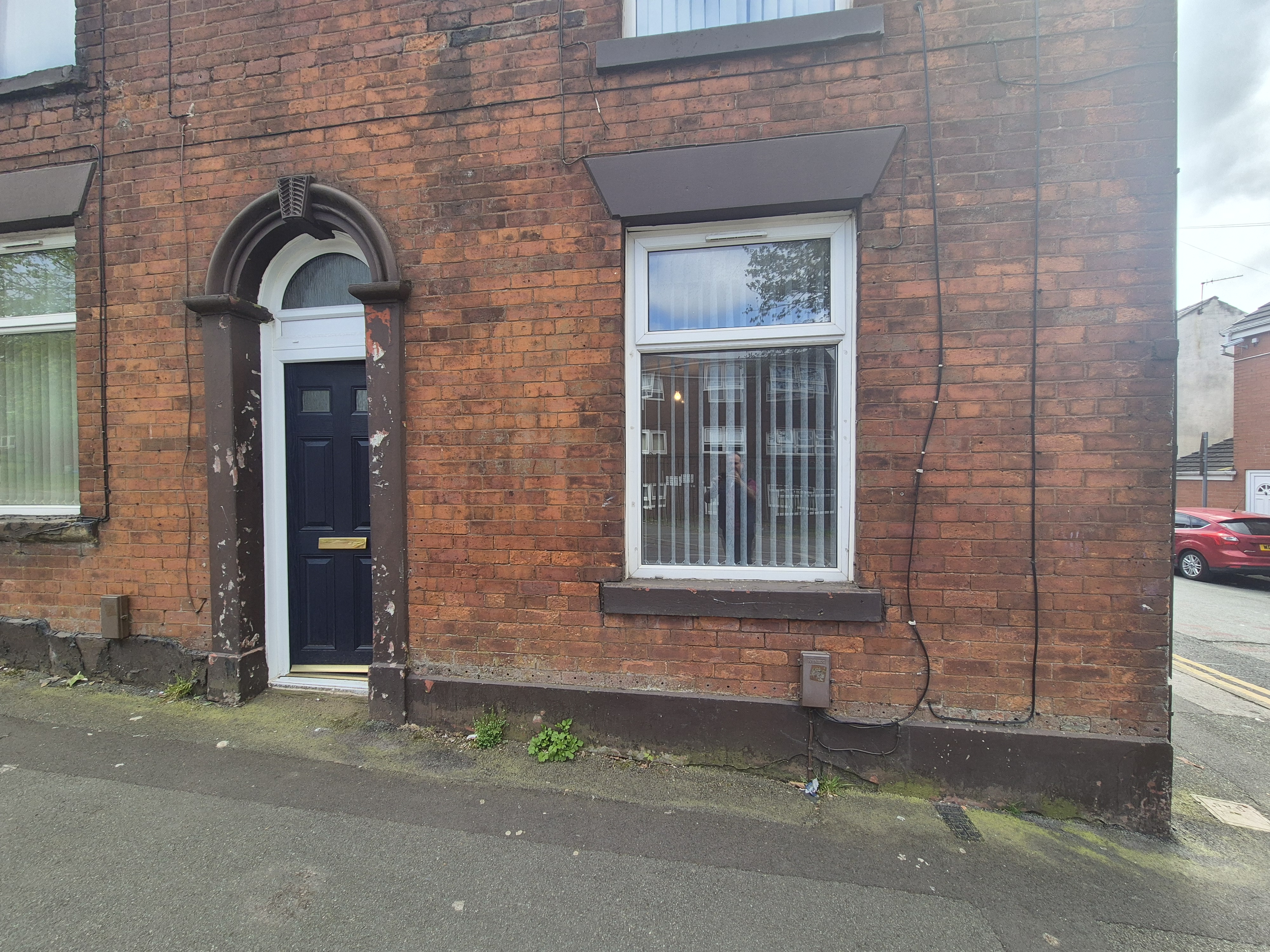 220A Greenacres Road, Oldham, Lancashire OL4 3EW