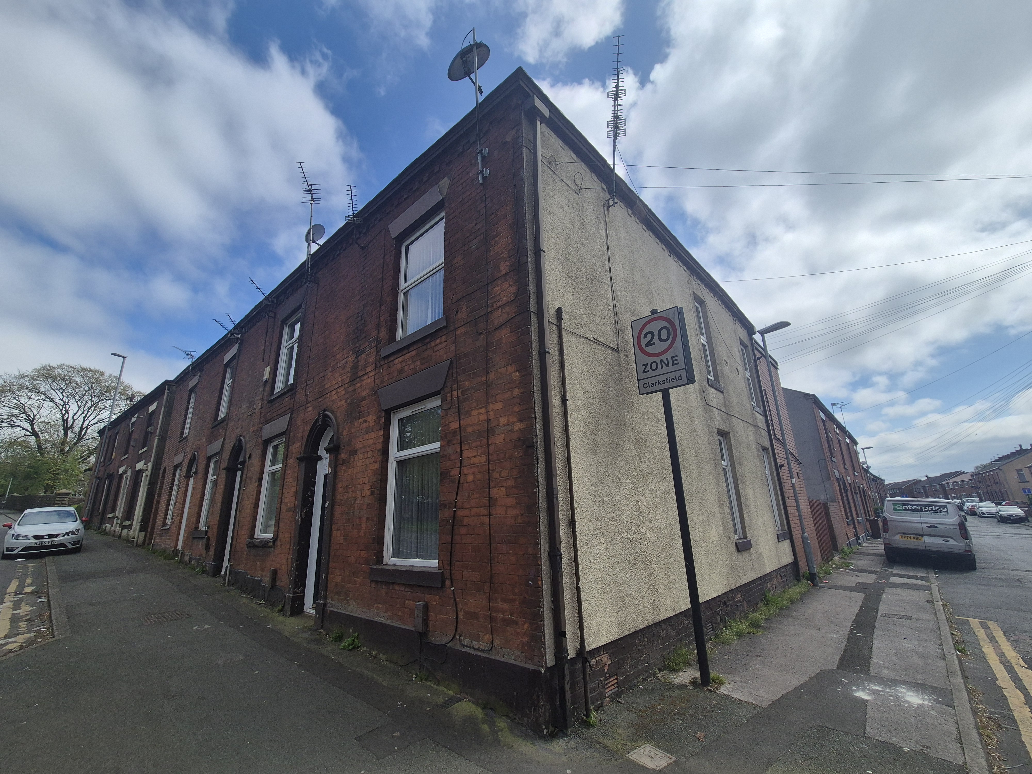 220A Greenacres Road, Oldham, Lancashire OL4 3EW