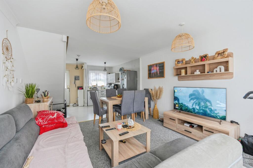 27 Waterside, Polesworth, Tamworth, Warwickshire B78 1EG