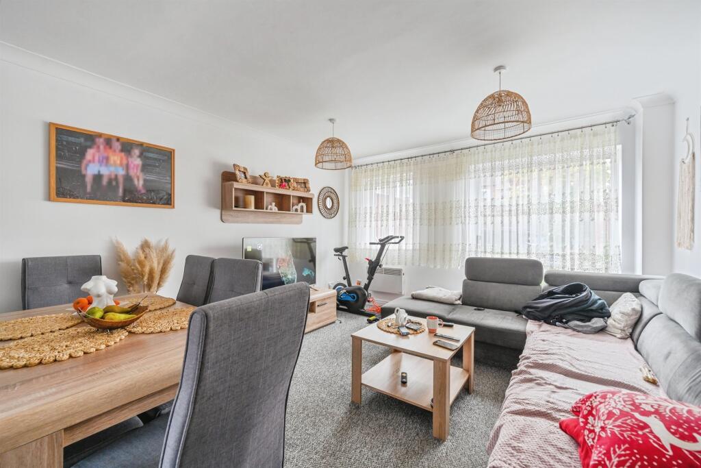 27 Waterside, Polesworth, Tamworth, Warwickshire B78 1EG