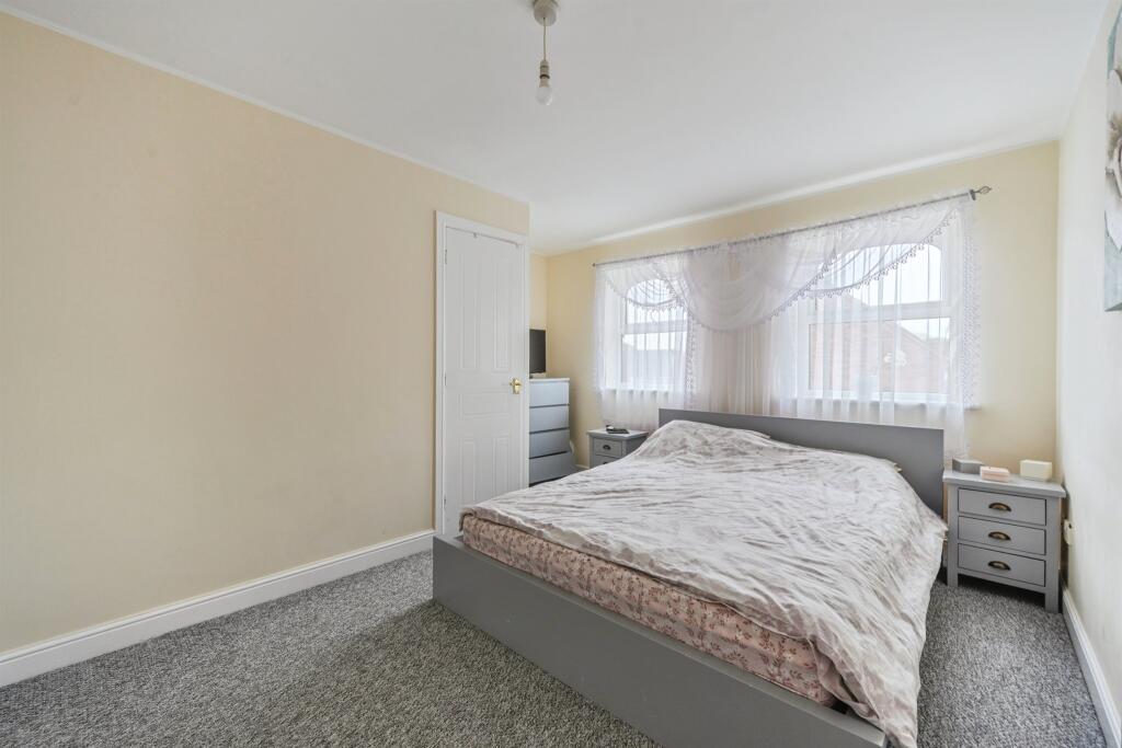 27 Waterside, Polesworth, Tamworth, Warwickshire B78 1EG
