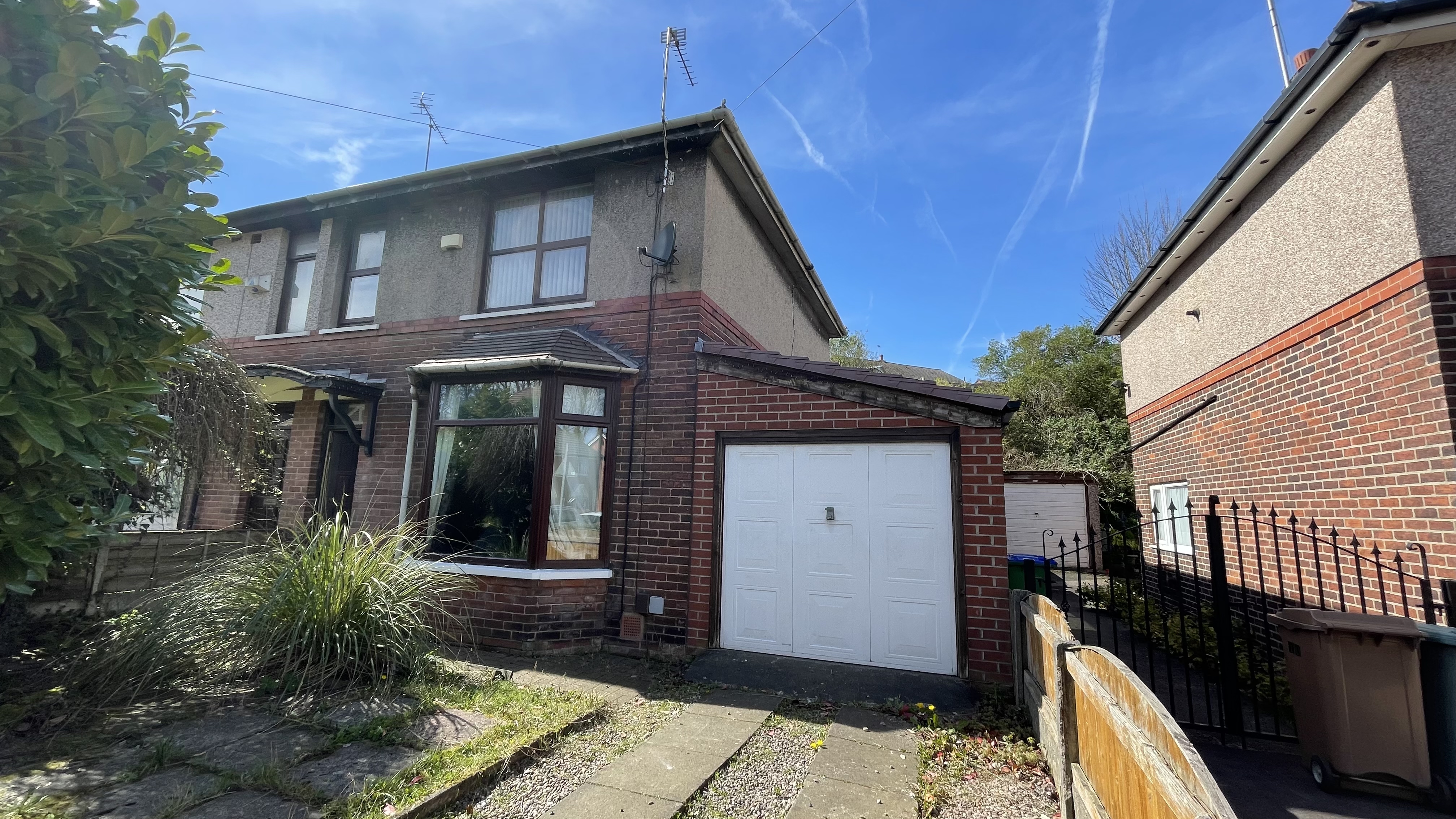 Three Bedroom Semi Detached House with Garage