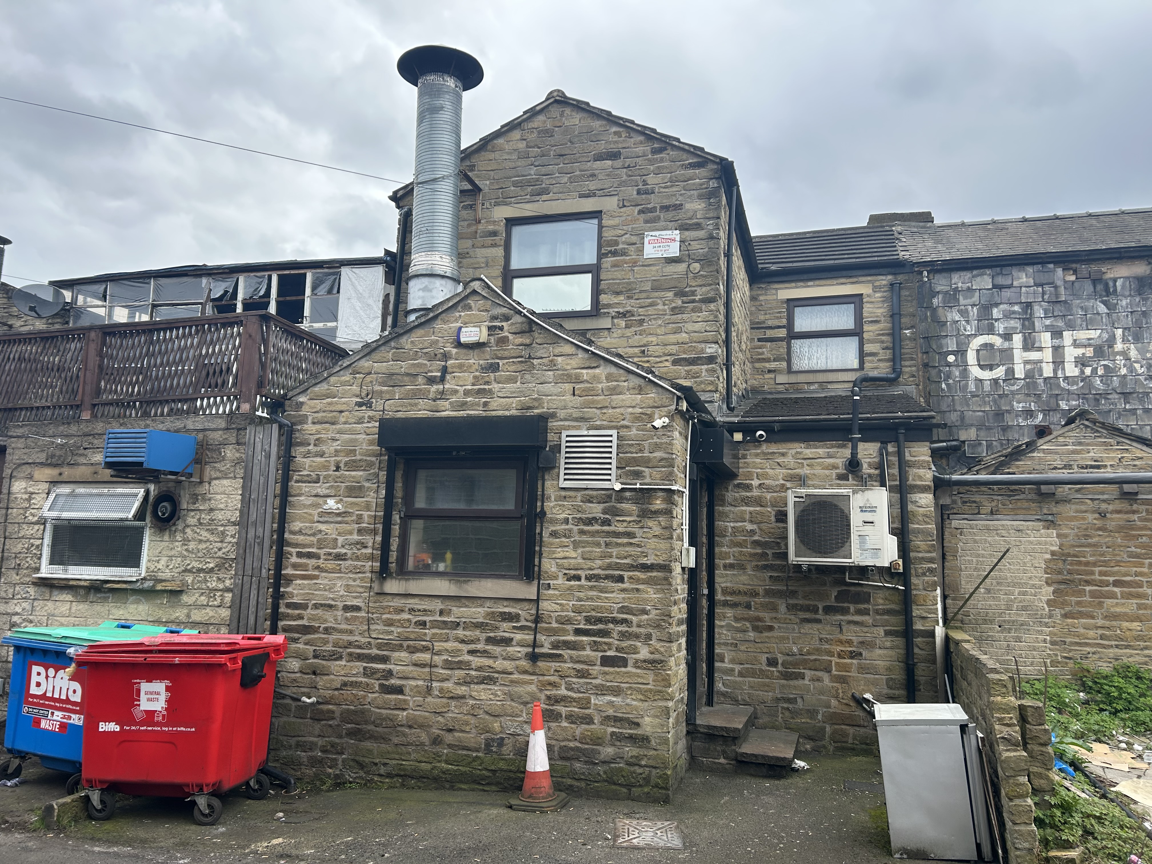 98 St. Johns Road, Huddersfield, West Yorkshire HD1 5EY