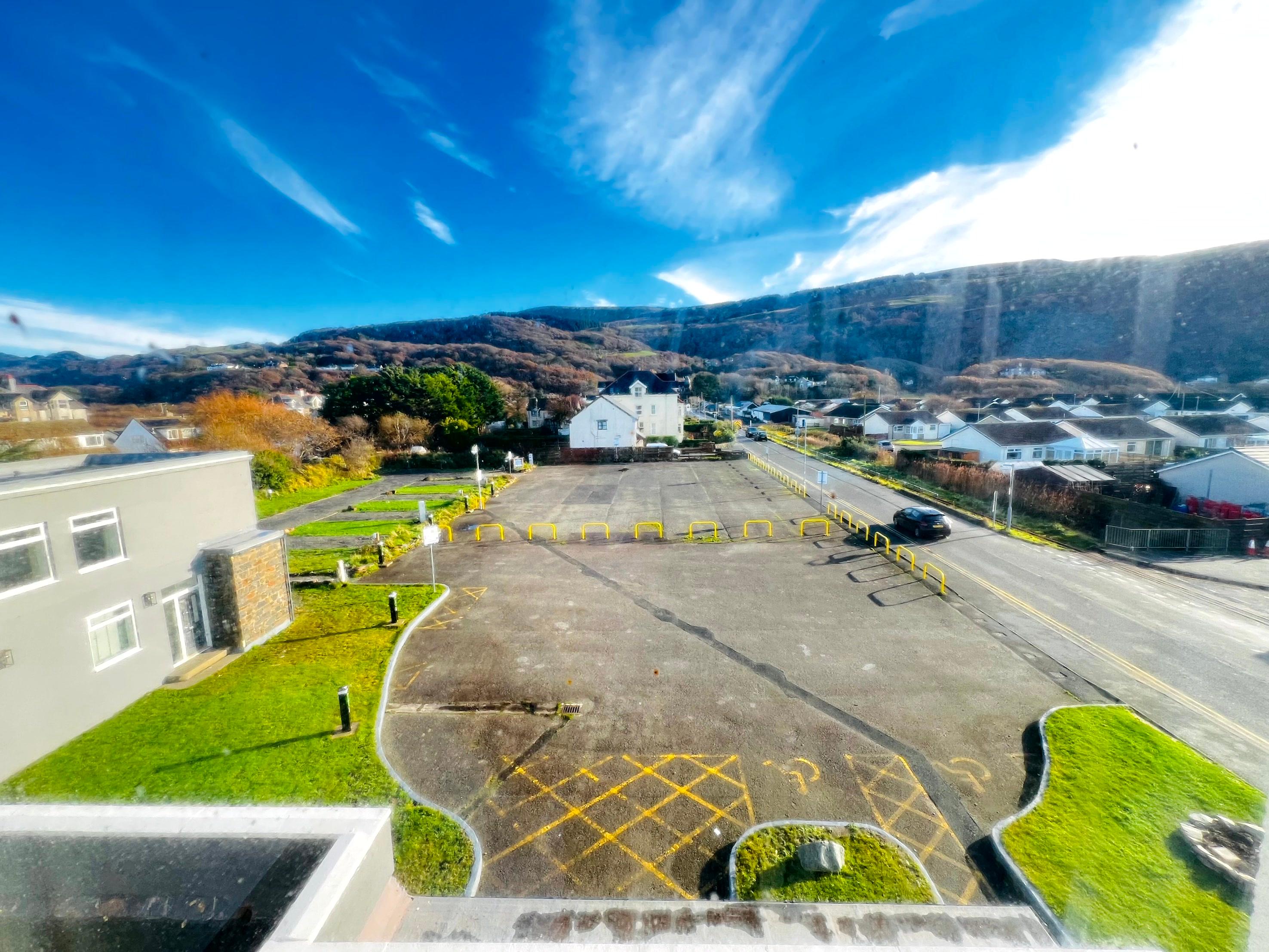 The Springfield Hotel, Beach Road, Fairbourne, Gwynedd LL38 2PX