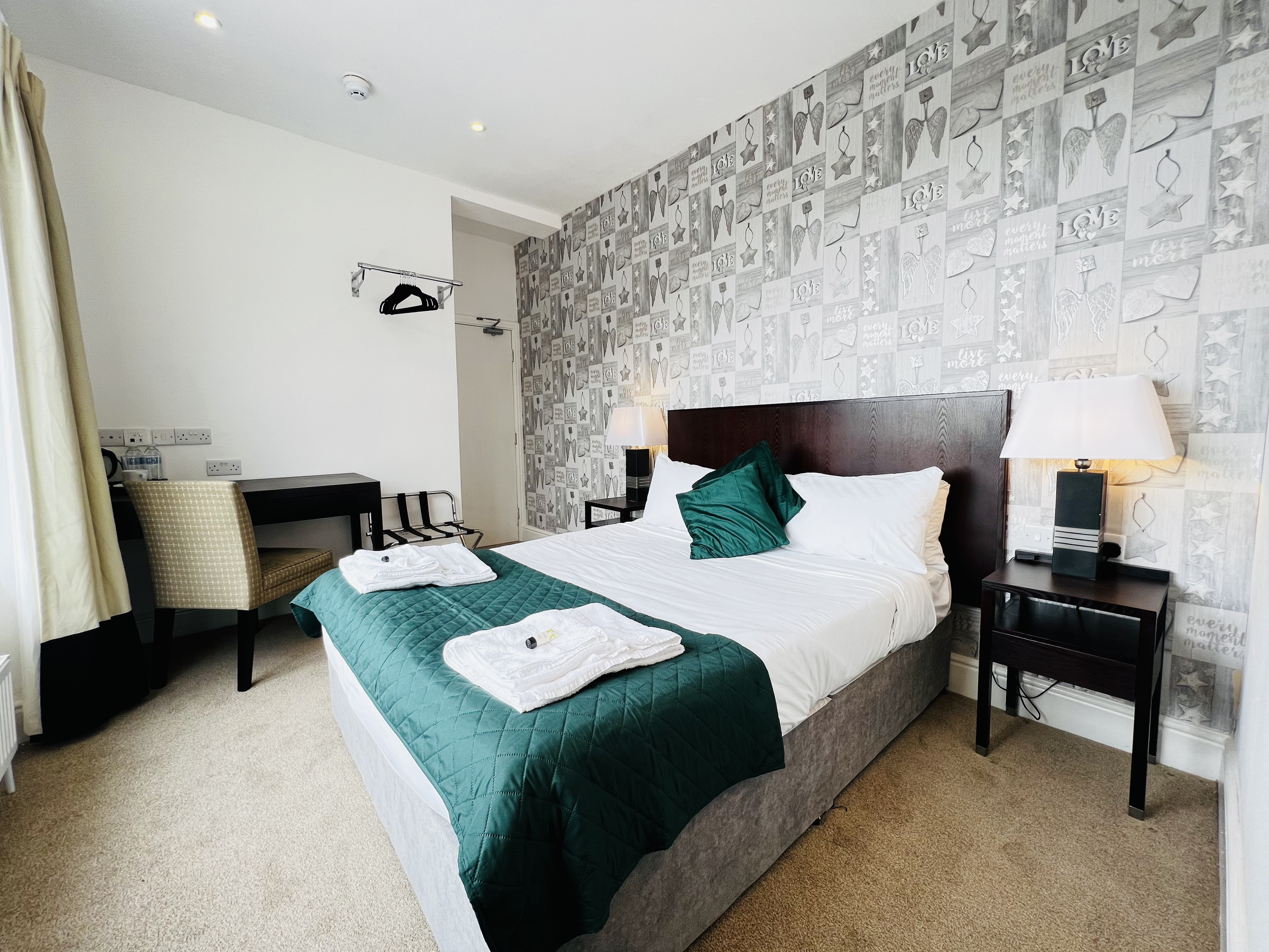 The Springfield Hotel, Beach Road, Fairbourne, Gwynedd LL38 2PX