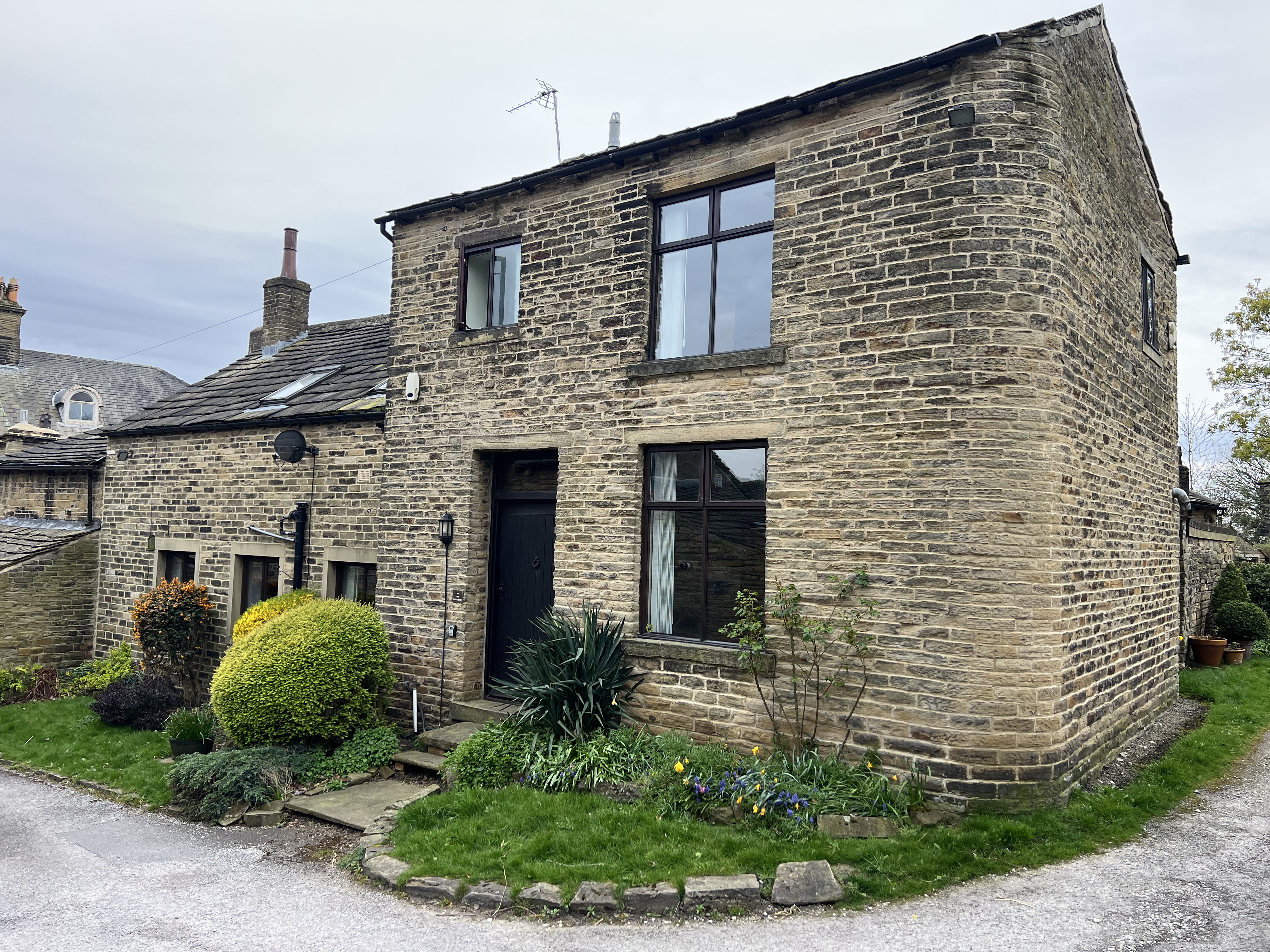 Cottage for auction in Bradford