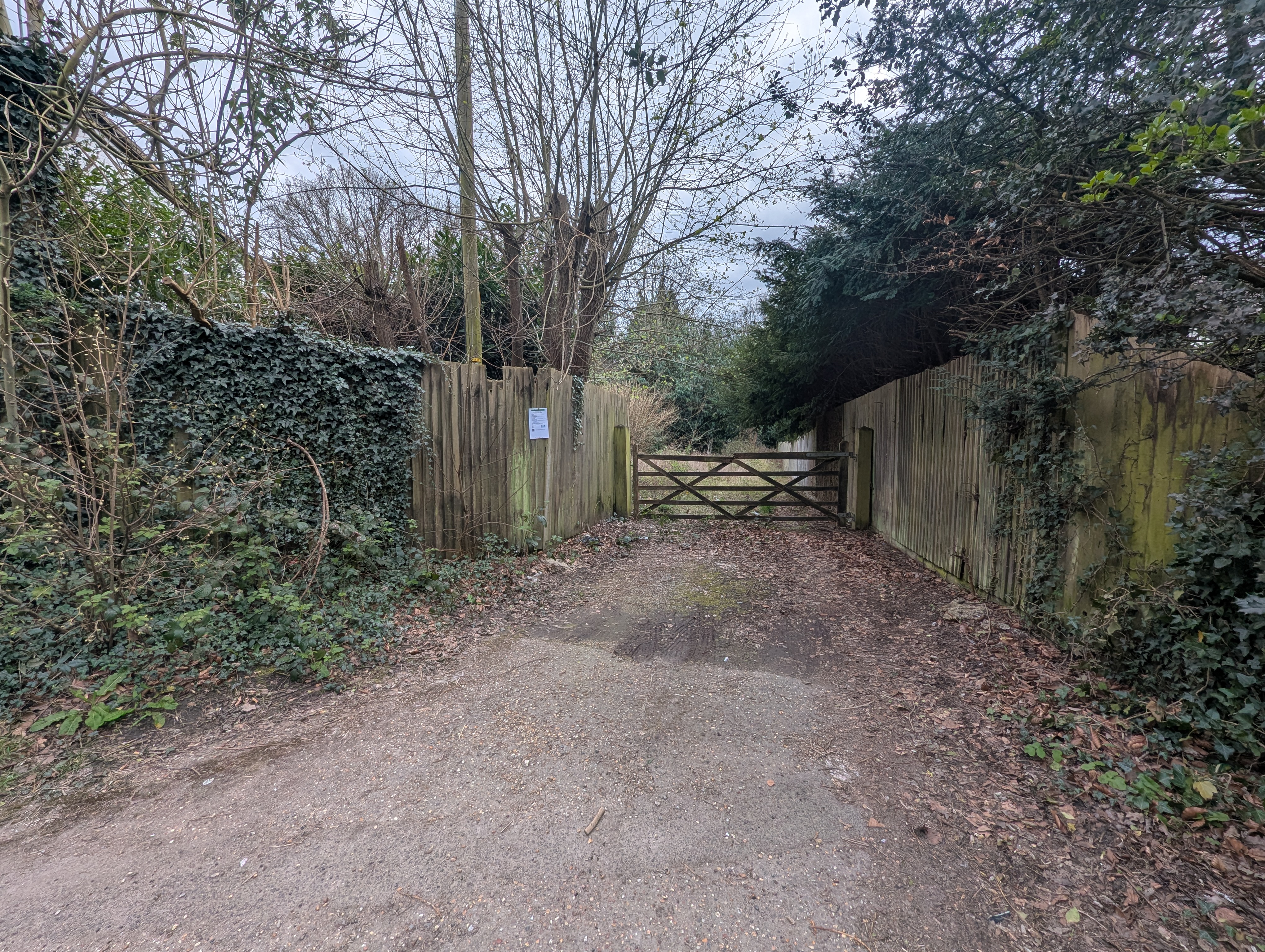 Land at and to the rear of 3 Heath View Cottages, Copthorne Common, Copthorne, Crawley, West Sussex RH10 3LF
