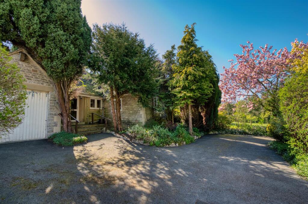 Birchfield, The Dukes Drive, Ashford-In-The-Water, Bakewell, Derbyshire DE45 1QQ