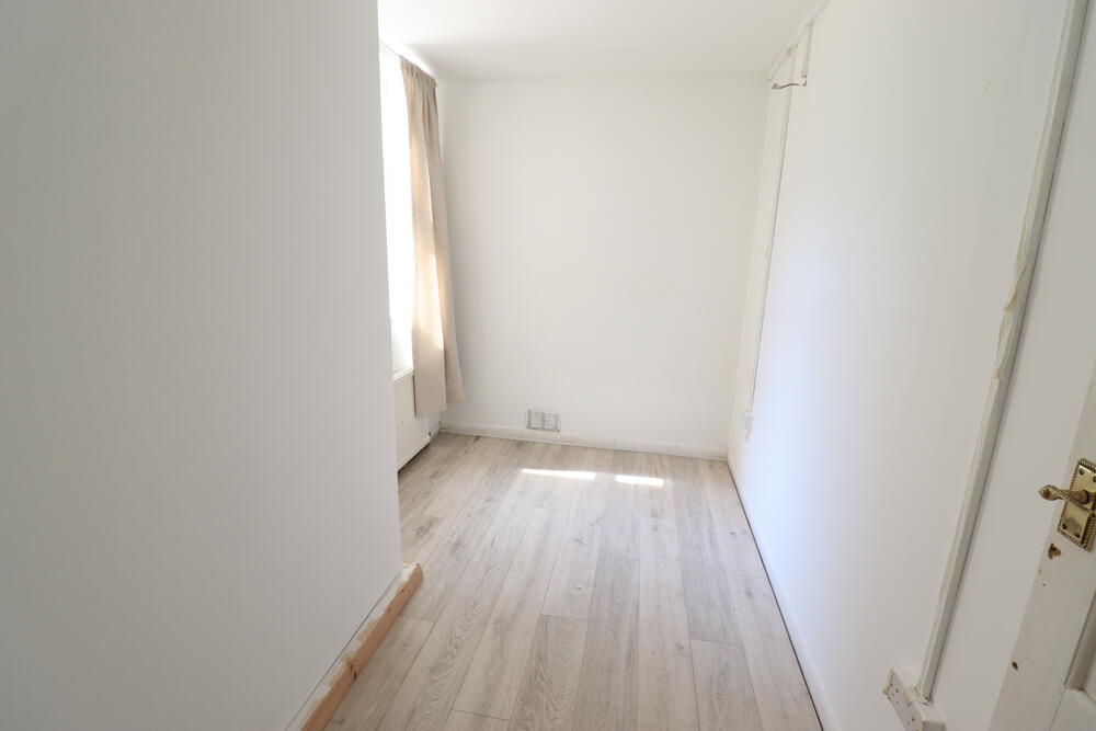 Photo of 231 Desborough Rd, High Wycombe HP11 2QW