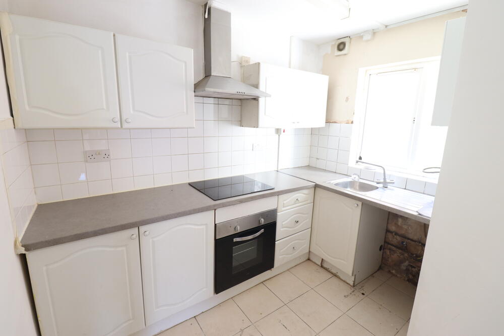 Photo of 231 Desborough Rd, High Wycombe HP11 2QW