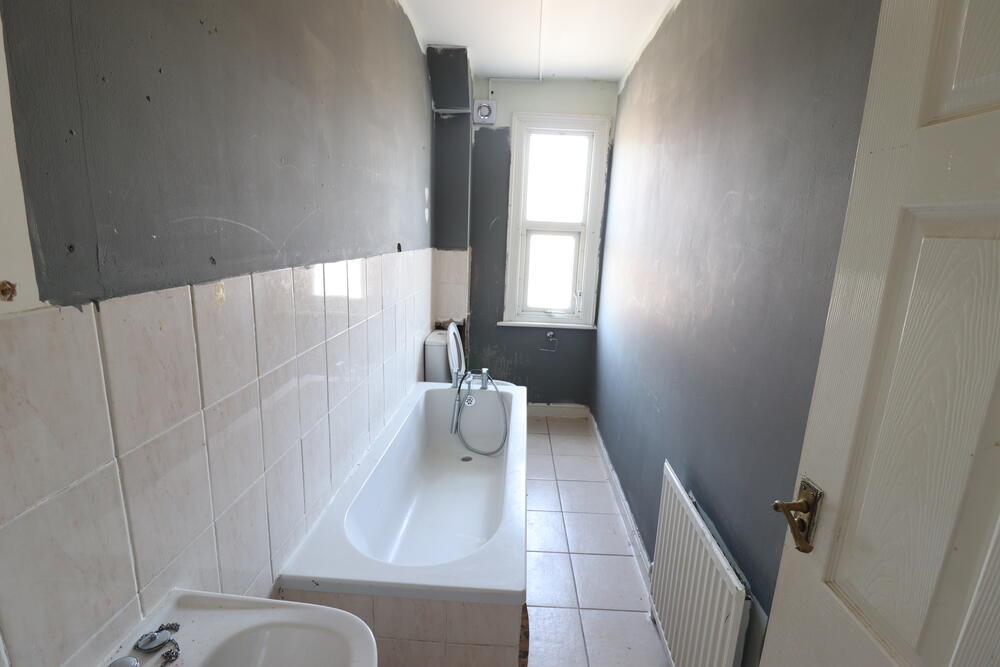 Photo of 231 Desborough Rd, High Wycombe HP11 2QW