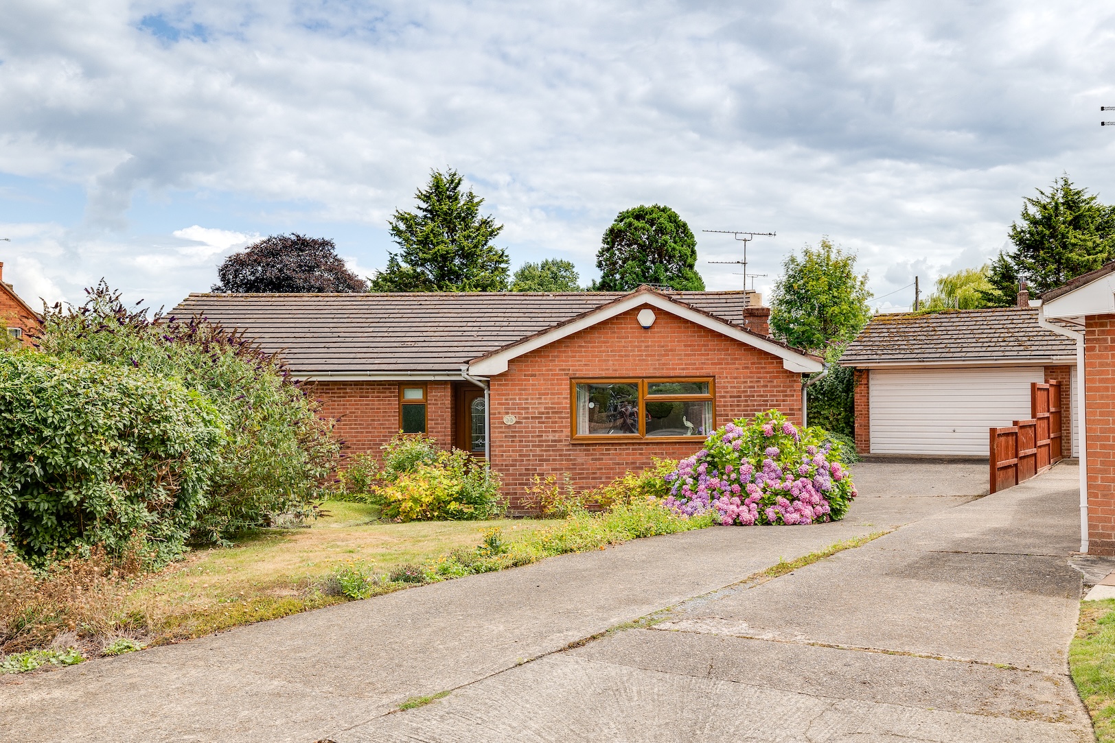 35 Stonewalls, Burton, Rossett, Wrexham, Wrexham LL12 0LG