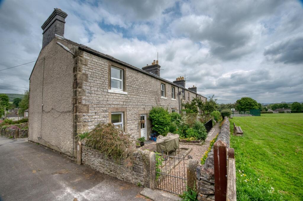  End of terrace house For Sale