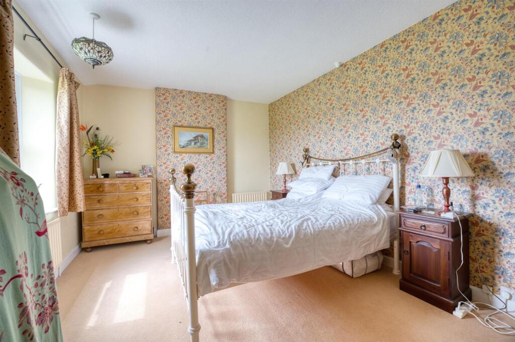 4 Sunny Bank, Great Longstone, Bakewell, Derbyshire DE45 1TL