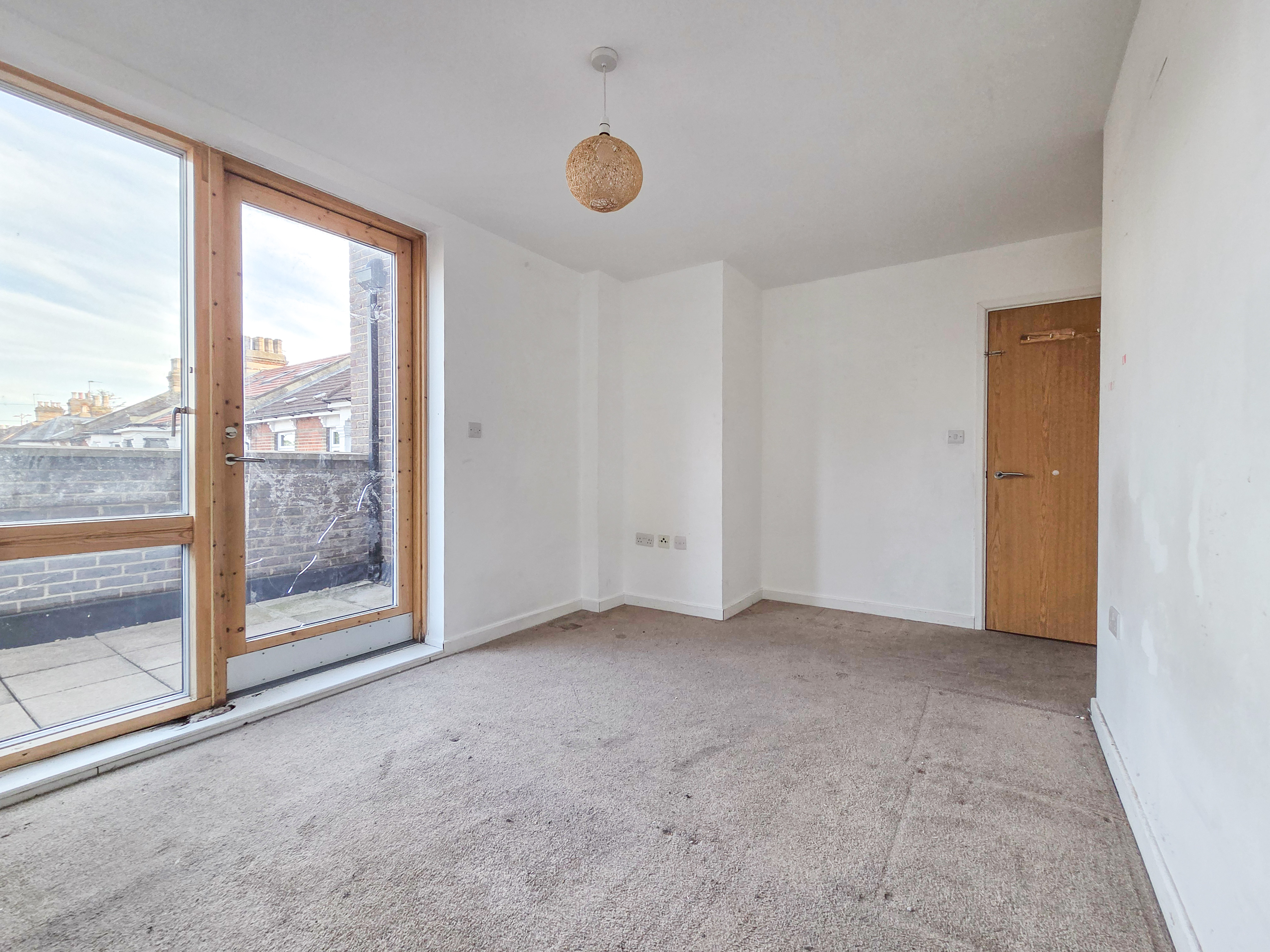 Flat 1, Regnas Heights, 198 High Road, Ilford, Greater London IG1 1LR