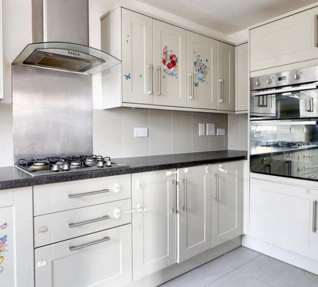 Flat 1, Regnas Heights, 198 High Street, Ilford IG1 1LR