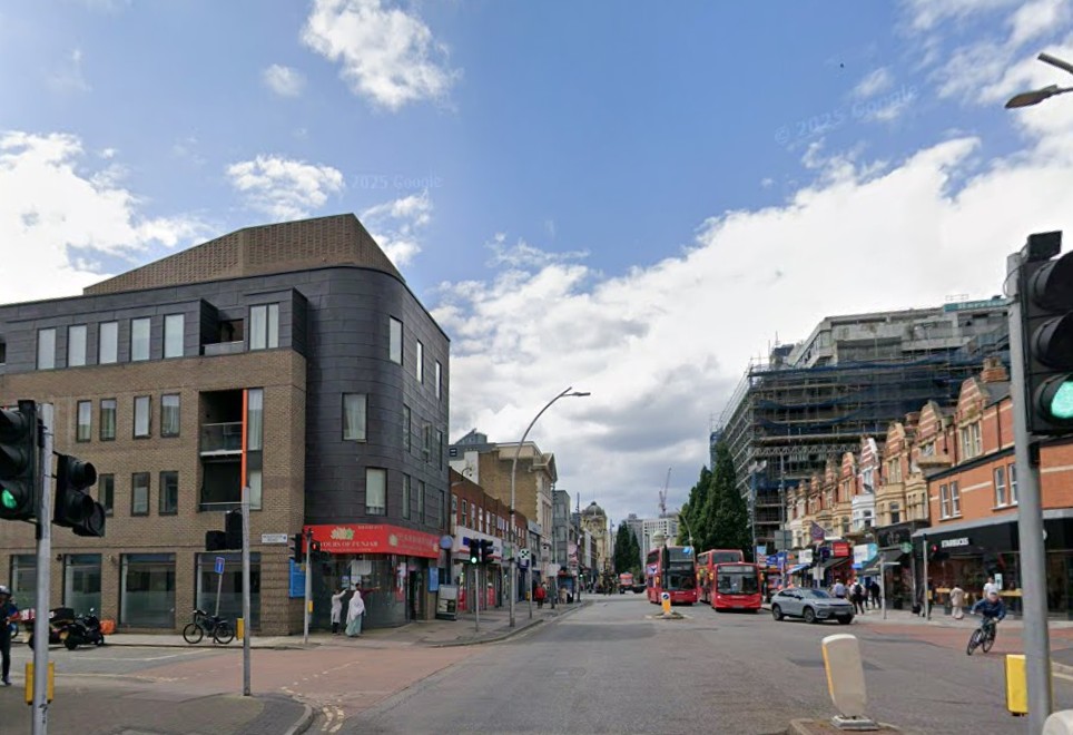 Spacious 2 Bedroom Balcony Flat