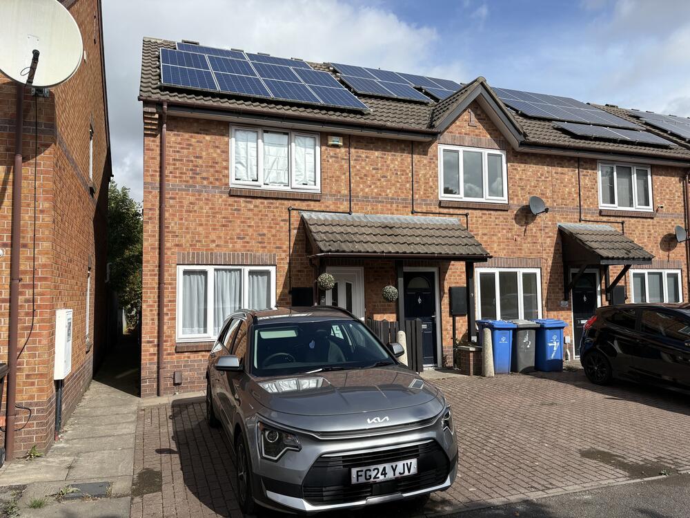 Modern Two Bedroomed End Town House